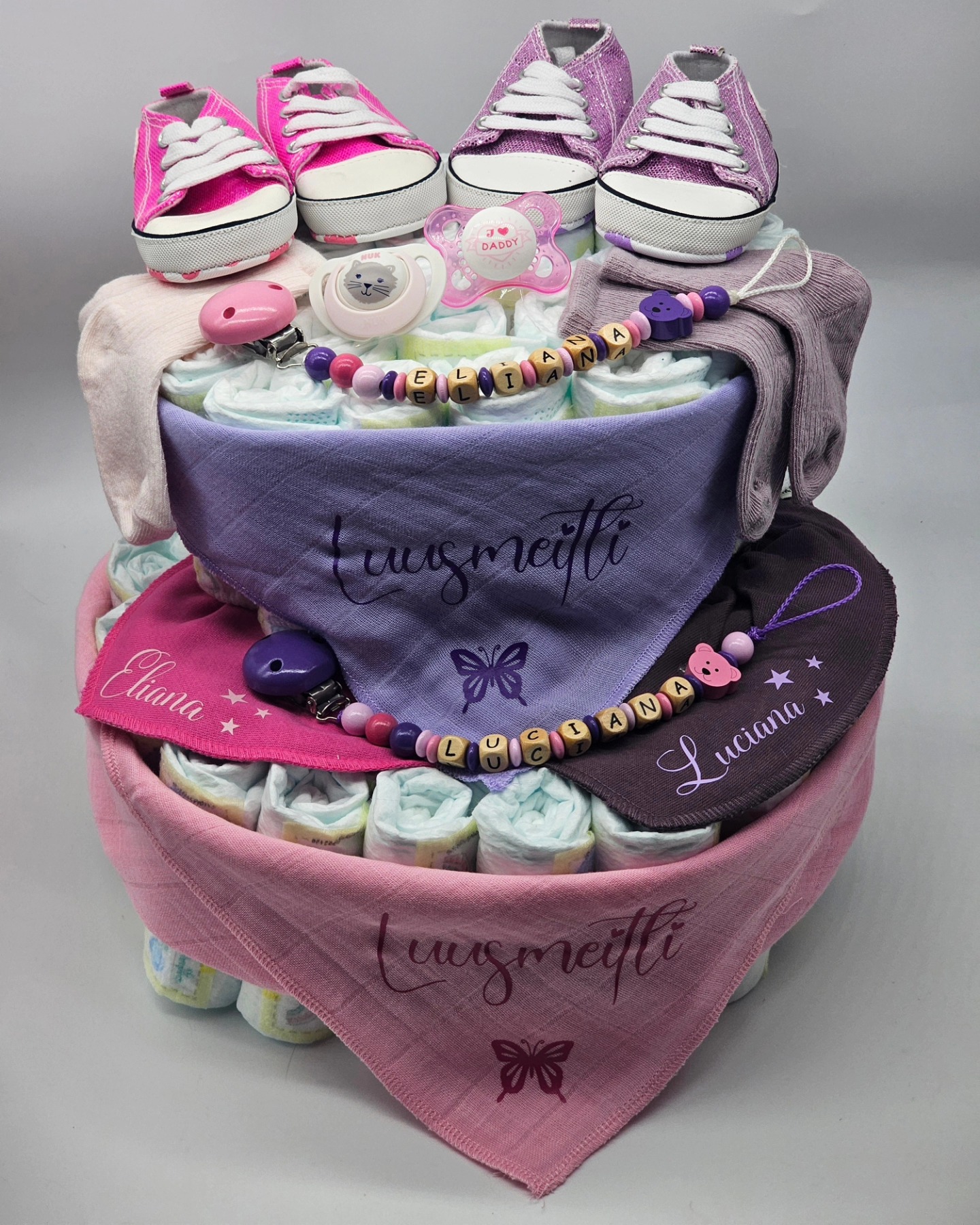 Twins 💜Luciana🩷Eliana💜
Danke für diese Bestellung 🎁
#selinasbabygeschenke #mettendorf #frauenfeld #thurgau #twins #geschenk #zur #geburt #welcome #little #girls #windeltorte #pampers #nuschi #luusmeitli #schmetterling #pippi #dreieckstuch #personalisert #nuggikette #holz #name #socken #rosa #lila #shoes #glitter