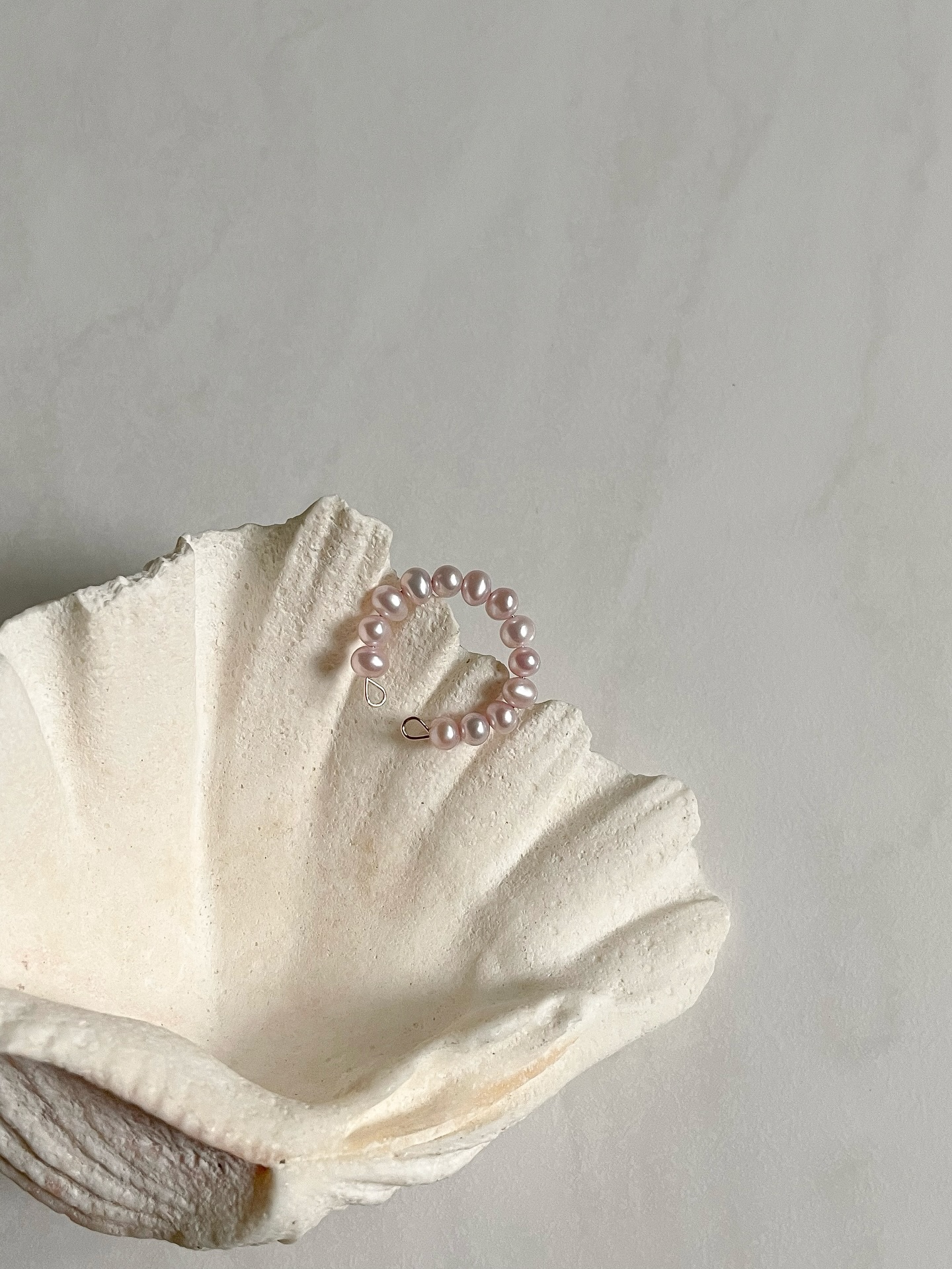 RADIANCE. ring 🐚
𝗡𝗮𝗺𝗲 𝗺𝗲𝗮𝗻𝗶𝗻𝗴: The soft blush glow feels warm, luminous, heart-opening.
•
𝗕𝗲𝗰𝗼𝗺𝗶𝗻𝗴 𝗟𝗶𝗴𝗵𝘁 𝘊𝘰𝘭𝘭𝘦𝘤𝘵𝘪𝘰𝘯 was born in the quiet moments after everything fell apart. In the aftermath of heartbreak, grief, and letting go, I found myself standing inside a version of my life I barely recognized. In the quiet that followed, I met myself again — slowly, gently, honestly. This collection is the story of that growth. Of learning to breathe again. Of choosing softness without surrendering strength, and choosing myself without apology. Of letting the light back in one small moment at a time. Each piece is designed to carry the energy of lightness, not as something fragile, but as something powerful — the kind of light you grow into after walking through the dark. Pearls represent emotional healing and truth. They carry the memory of every tear that became wisdom. Crystals hold clarity and new beginnings. Gold and silver together symbolize balance: the merging of who you were with who you are becoming. May these pieces remind you that you are allowed to outgrow your past, to rise from what hurt you, and to shine in ways you never have before. You are stepping into the new year as the highest, most loving version of yourself, choosing peace over chaos, softness over fear, and self-belief over doubt. You are not just healing. 𝗬𝗼𝘂 𝗮𝗿𝗲 𝗕𝗲𝗰𝗼𝗺𝗶𝗻𝗴 𝗟𝗶𝗴𝗵𝘁.