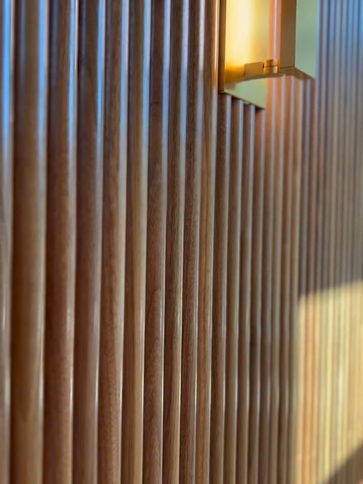 Throwback to these stunning custom pieces from walnut to paint grade every detail is luxurious and beautiful👜🍃
-
-
-
#zapatacustomcabinets #walnutcabinetry #customcabinetry #fluttedpanel