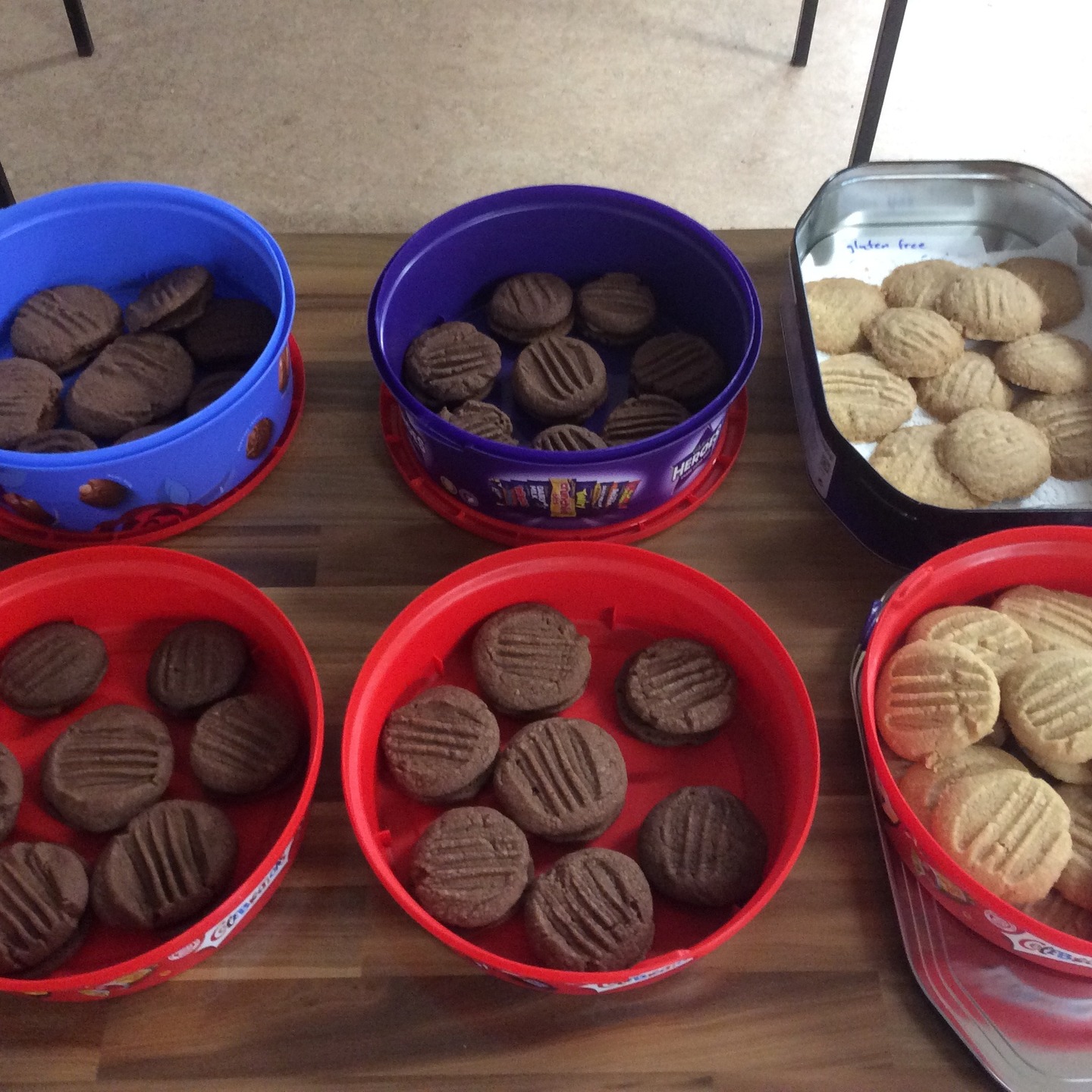 We'll be posting photos from all that took place on Share our School Day yesterday but in the meantime, take a look at the delicious handiwork of our 1st Year Home Ec. students who prepared homemade Oreos and cinnamon biscuits for our guests 👩🍳 🍪