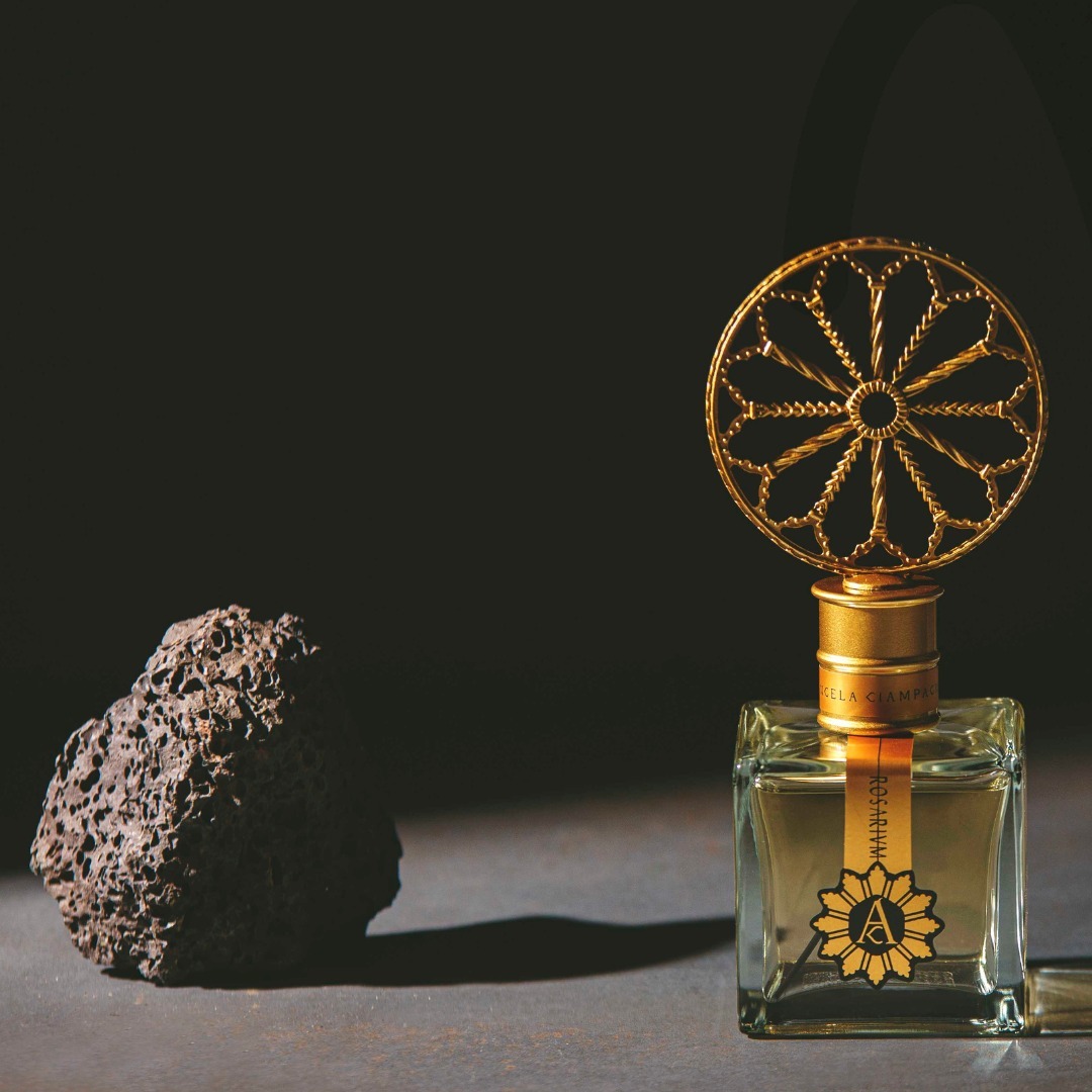 #angelaciampagna #altaprofumeriaartigianale™ #fineartisanalperfumes™
#olfactivejewelry #nicheperfumes
#perfumemasterpiece