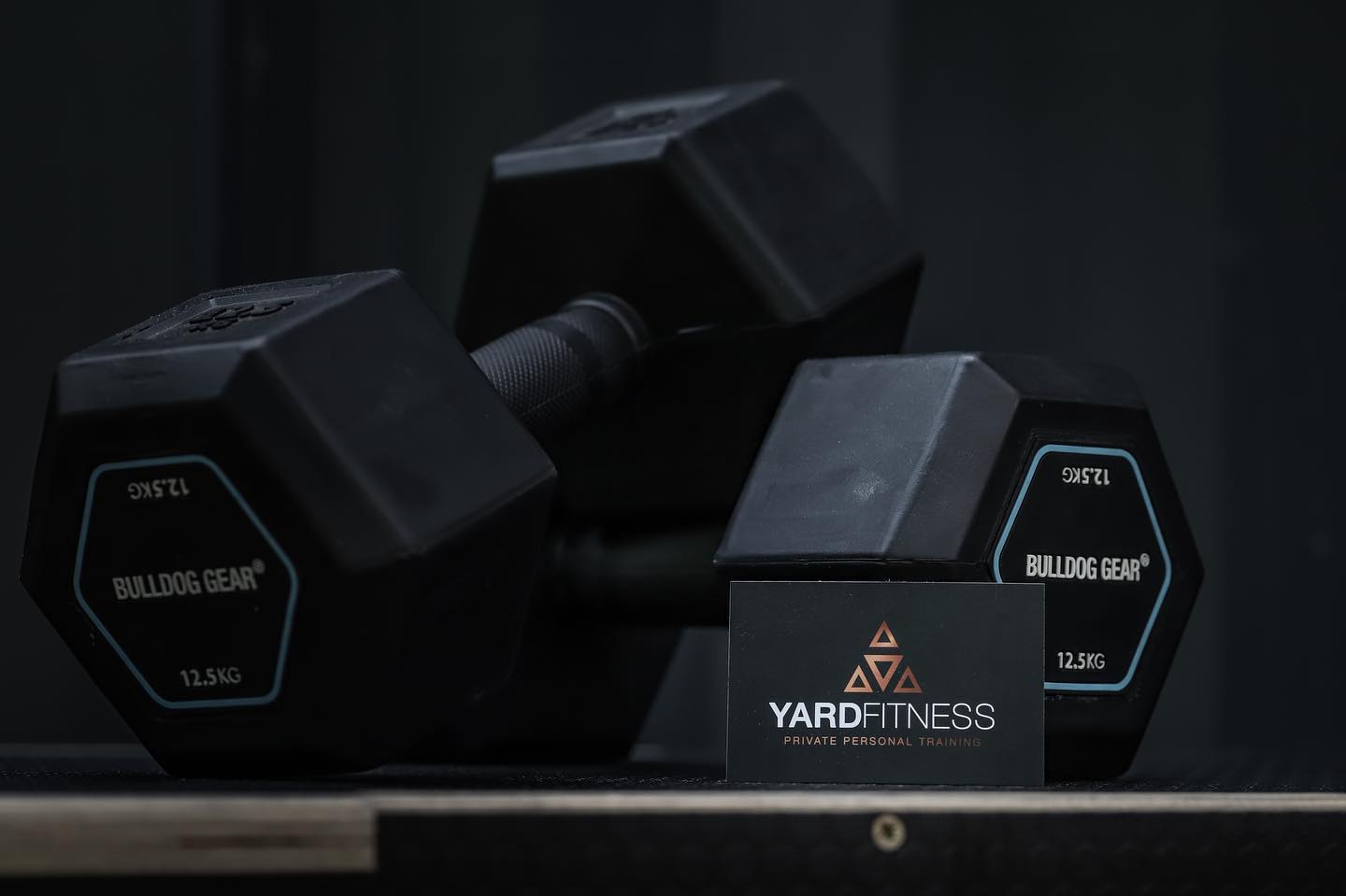Dumbbells with rubber handles?! It’s a luxury you didn’t know you needed in your life! 🤣
They are WAY more comfortable to grip, and they don’t get cold in the winter! 🔥
Come and give them a go if you haven’t already!