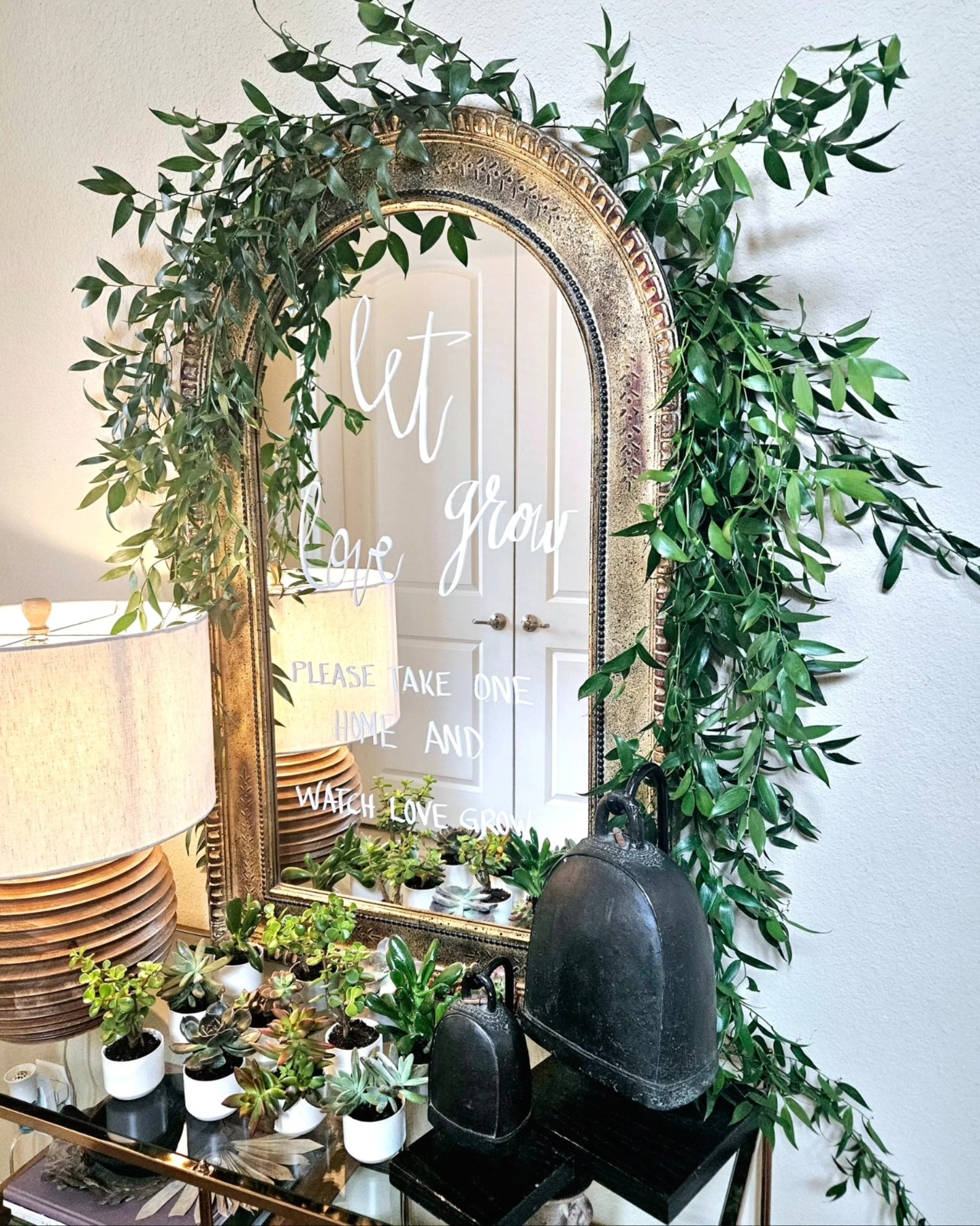 Happy weekend! 🌿
Never forget—it’s always in the details. The tiniest touches can turn something simple into something truly unforgettable.
Here’s to celebrating the little things this weekend! 🍾