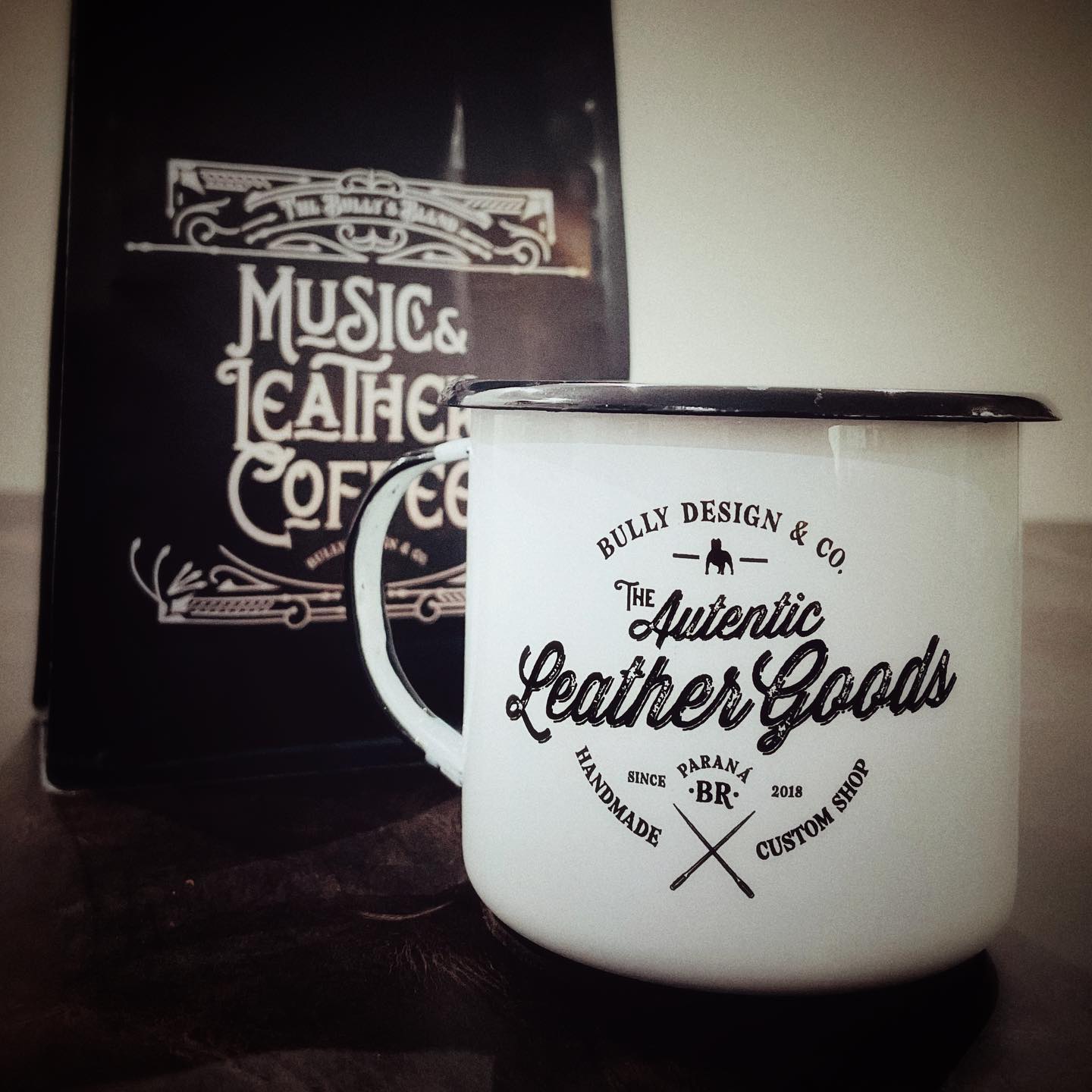 Bora pra mais um semana! Bora Fazer Acontecer! ☕️👊🏼🤘🏼
.
.
.
#façaacontecer #leathergoods #leatherguitarstraps #correiasparaguitarra #wallets #acessóriosemcouro #handmade #leather #feitosàmão #feitosàmãonobrasil #couro #artigosdecouro #qualidade #exclusividade #rústico #rocknroll #blues #coffee #café #musicacouroecafé #agenteamaoquefaz