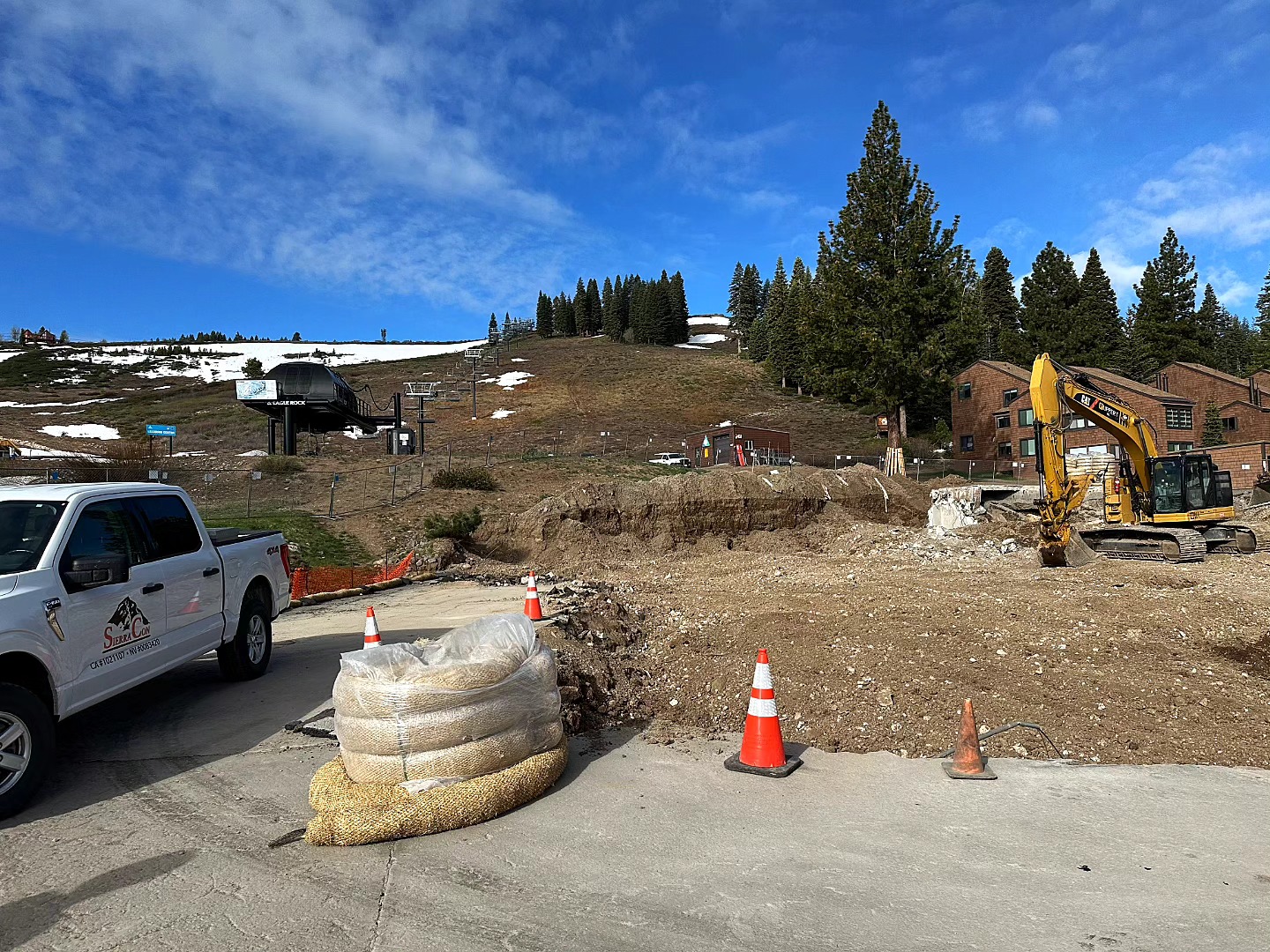 We’ve officially 𝘳𝘦𝘵𝘪𝘳𝘦𝘥 the old Tahoe Donner Downhill Ski Lodge... and in its place, we will now begin constructing a beautiful, new, upgraded ski lodge. 🛠
.
.
.
#generalcontractor #sierracon #laketahoeconstruction #tahoedonnerskiresort