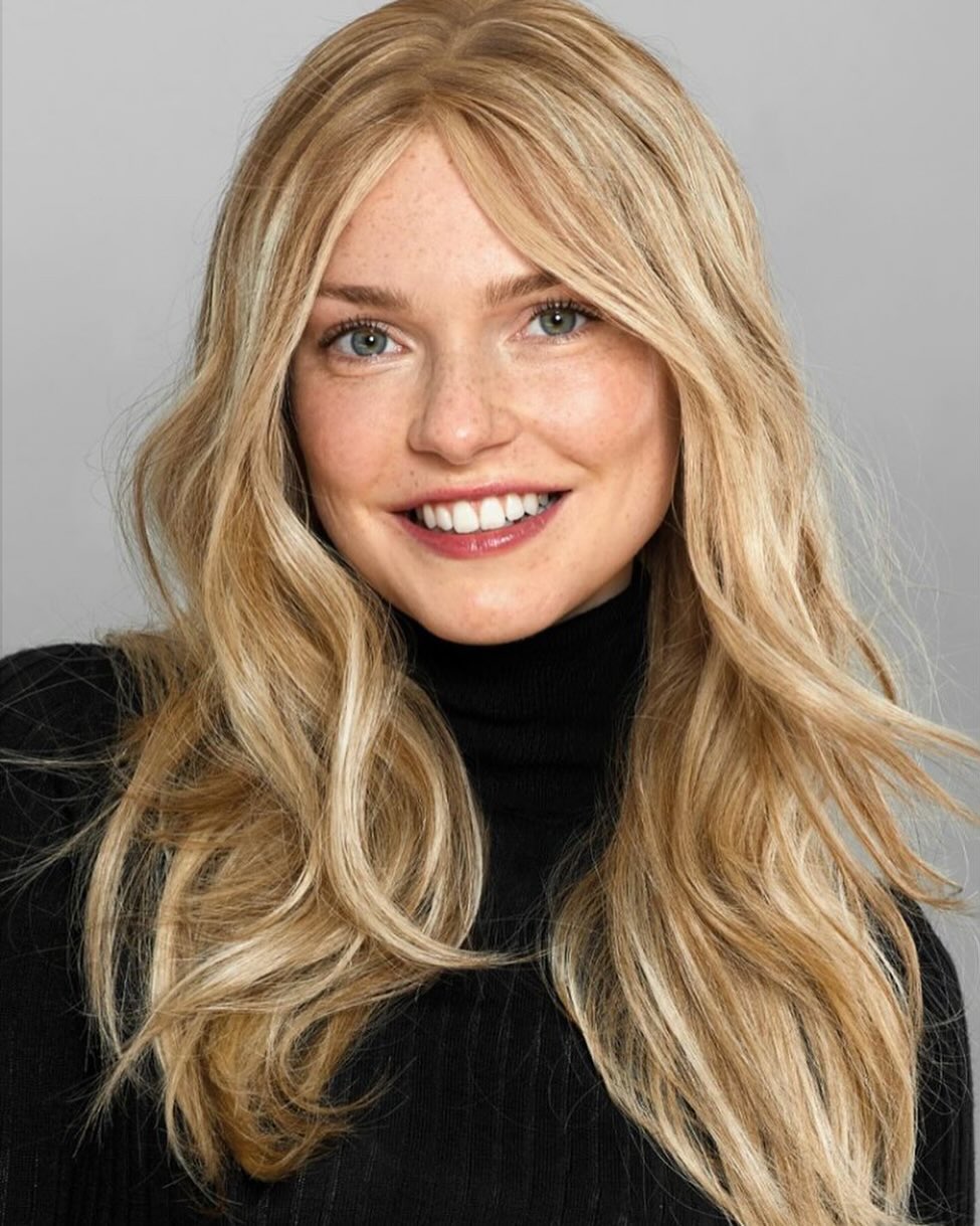 🎗️ Digne d’être Sublime , elle porte bien Son Nom …
part sa perfection dans ses cheveux naturels de la plus haute qualité , en version lisse ou bouclée , elle nous fait rêver ….
#liguesuissecontrelecancer #liguefribourgeoisecontrelecancer #liguevaudoisecontrelecancer #ligueneuchateloisecontrelecancer #liguevalaisannecontrelecancer #liguesuissecontrelecancerdusein #coiffeurfribourg