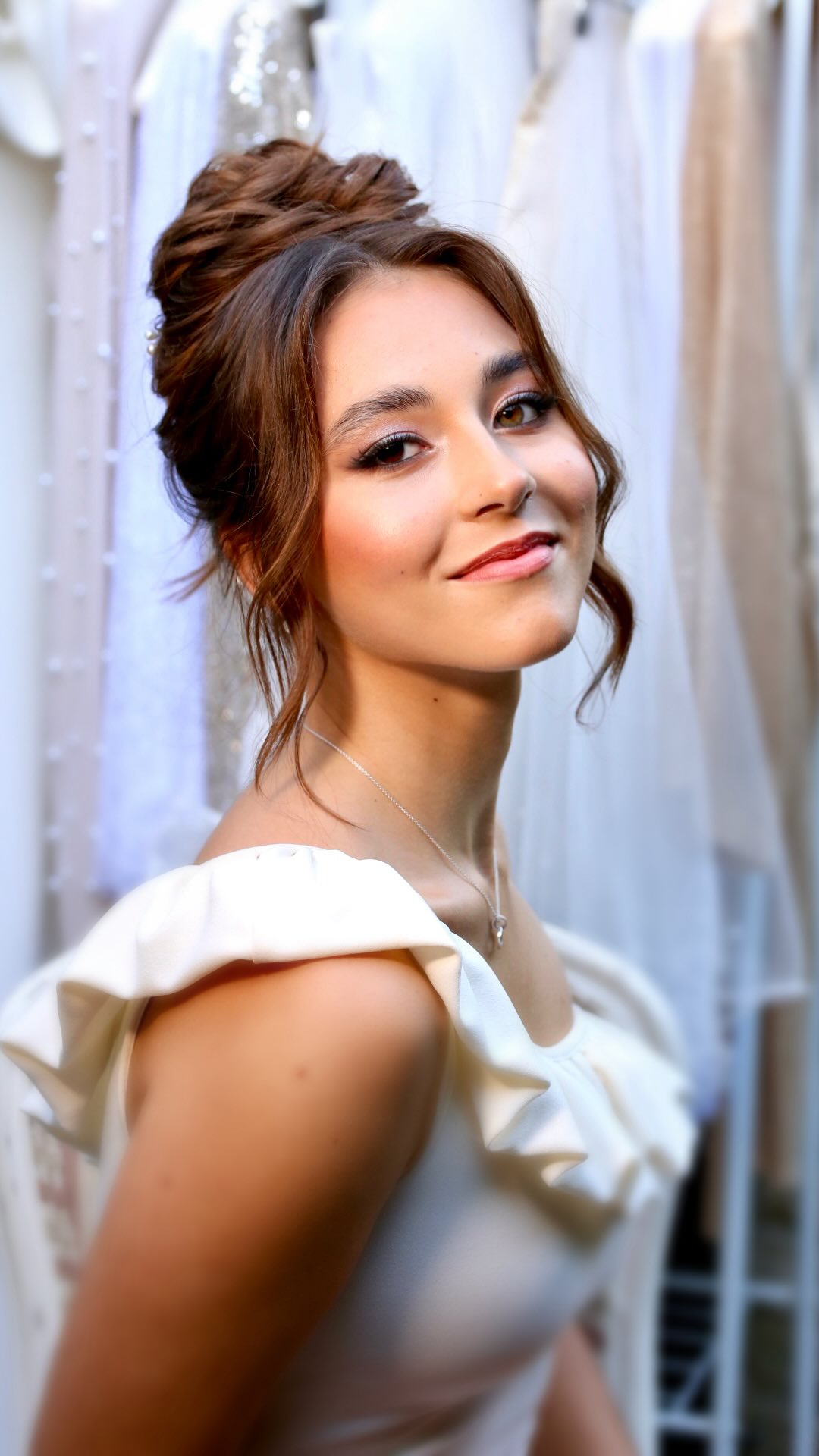 Luxury makeup. Bespoke beauty. Calm, caring presence š¤
From your hair & makeup trial to the final seconds before you walk down the aisle, Iām here for you ā creating a flawless wedding hair and wedding makeup look, thoughtfully crafted just for you.
Using only luxury makeup brands such as @hourglasscosmetics @iconic.london @delilahcosmetics @charlottetilbury @diorbeauty and more, I perfect your vision at your preview before the wedding day, then on the morning itself I stay until the very last moment ā adjusting your veil, softening your blush, and perfecting your lips before you step into your ceremony.
⨠Cambridge & London makeup artist
⨠Best wedding makeup artist
⨠UK bride & destination wedding hair and makeup artist
Effortless. Timeless. Unforgettable. DM for enquiries
#CambridgeMakeupArtist #LondonMakeupArtist #WeddingMakeupArtist
#WeddingHairAndMakeup #LuxuryBridalMakeup Model @cat_rudge video @kira_burova.pro