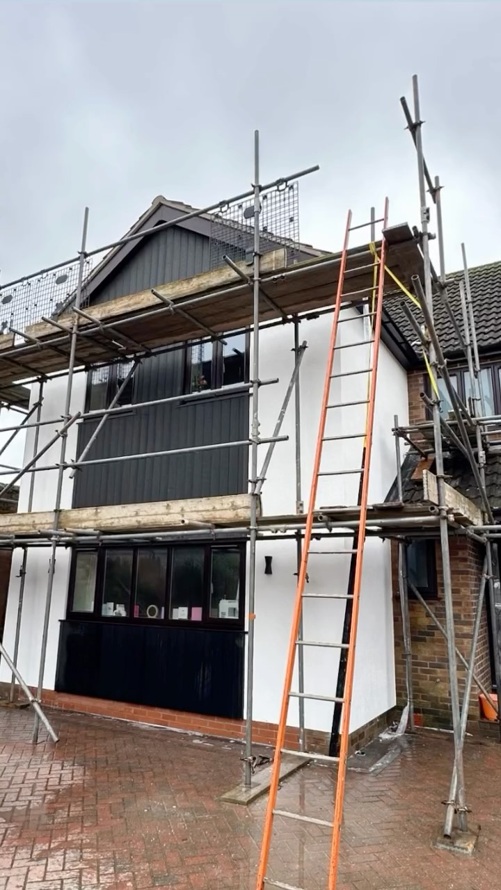 Most recent silicone render project completed for G&C Building Ltd 👌
Finished in Johnstone’s white silicone render, perfectly complementing the central front cladding, with matching silicone render applied to the rear extension.
Despite very challenging weather conditions we finally got it complete and the final result speaks for itself..
#siliconerender #nottingham