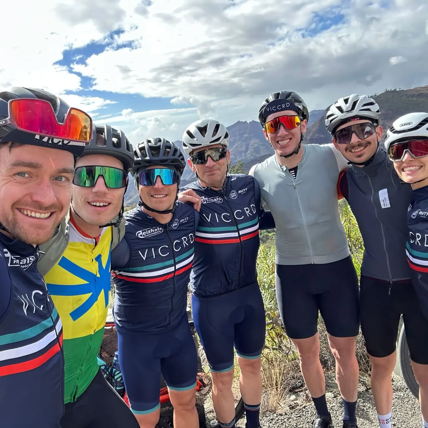 In the middle of @visitgrancanaria training camp. Collecting sun, smiles and miles.
.
.
.
Hello to @mariopedaldancer @daniela_blueml and @matthias_bkk
on other Canary islands!
#viccrd #cyclinglife #climbingday #norestfortheviccrd #lifebehindbars