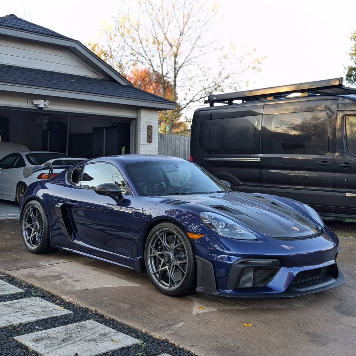 Beautiful GT4RS Weissach we fully wrapped in PPF. The smaller brother to the more aggressive GT3RS. Which one is your favorite between the two?
#gt4rs #porsche #ppf #paintprotectionfilm