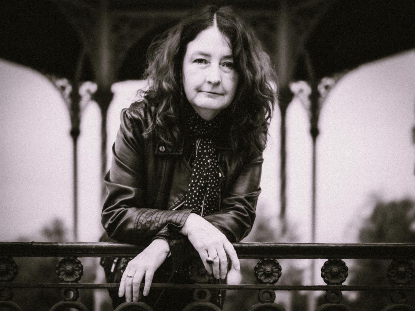 Swan Hill Studios Presents
Lee Lewis – Story, a new painting exhibition opening 5th February 2026.
Lee Lewis is an artist with over forty years of creative practice, whose work spans printmaking, sound, performance, and painting. Born in Wales, she studied art in Manchester and Wolverhampton and has built a career defined by curiosity and a refusal to settle into a single medium or style.
Lewis has exhibited widely across the UK and internationally. Previous solo exhibitions include presentations at the De La Warr Pavilion, Bexhill-on-Sea; Shrewsbury Castle; Plas Glyn y Weddw, Llanbedrog; The Galway, Paris; Gregynog Hall, Wales; Maintenant for Le Tours de France; and Listen to Me at MayFest, Newtown. Group exhibitions have taken place at The Queen’s Hall, Hexham; Bloomsbury Theatre, London; the National Railway Museum (Connections); Lessedra Print, Sofia, Bulgaria; International Jazz Day, London; Humancentricity, Santa Fe, New Mexico; and Wrawby Moor Gallery, Elsham Hall, Lincoln. Lewis was also selected for the Royal Academy Summer Exhibition in both 2024 and 2025.
Since the pandemic, Lewis has focused primarily on painting. Her new body of work, Story, brings together a collection of acrylic paintings on stretched canvas that explore people and places, both real and imagined.
Private View 5th February 3pm - 7pm
RSVP link in bio