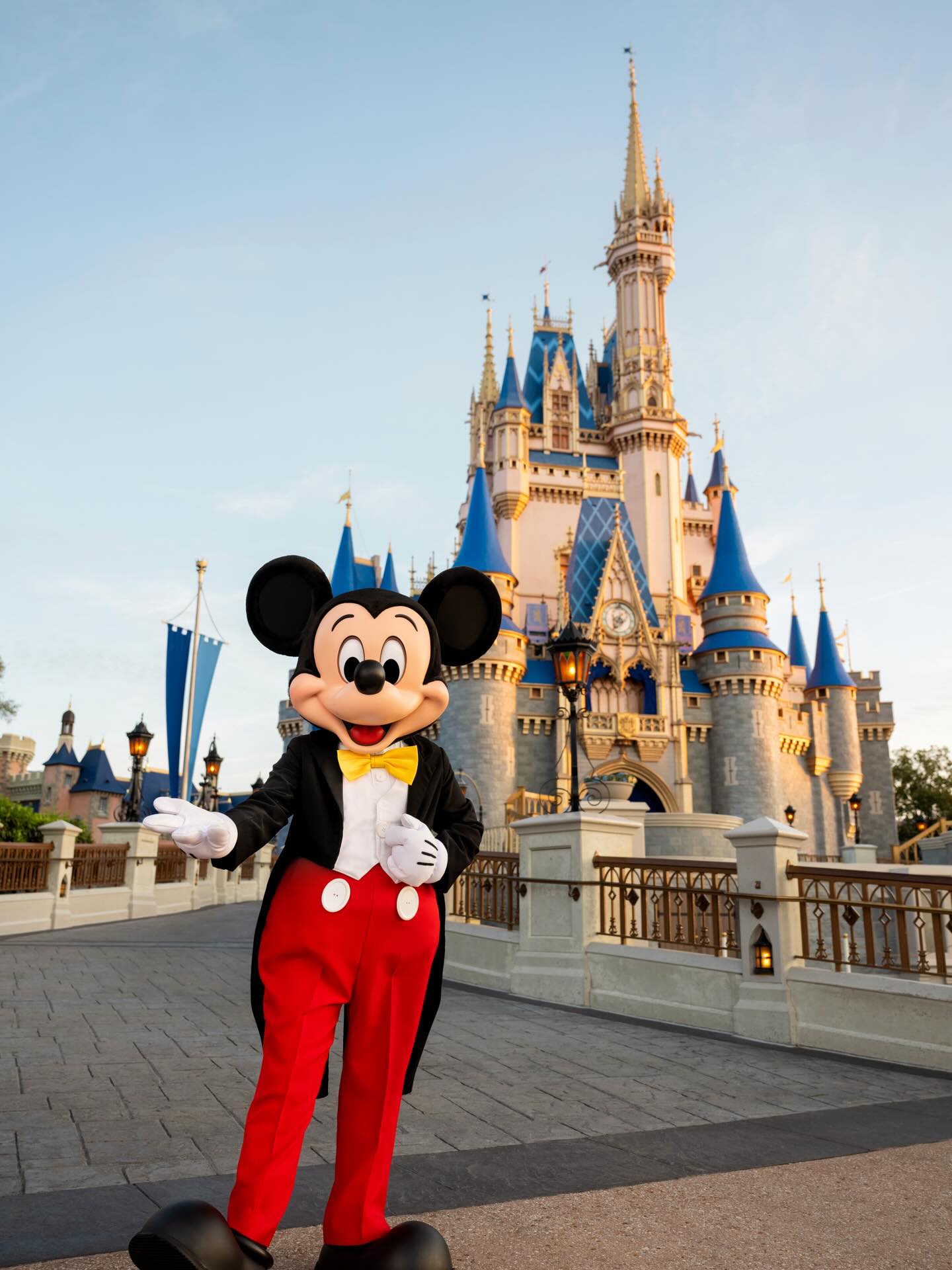 Snowed in, slippers on, coffee in hand…
but my heart is somewhere between Main Street, U.S.A. and a warm Florida sunset. ☀️🏰
Missing the smell of popcorn on Main Street, the sound of the music drifting through the parks, and that feeling when real life fades away and magic takes over. ❄️➡️✨
If you need me, I’ll be daydreaming of palm trees, fireworks, and planning my next Walt Disney World escape. 💭✨
Who else is snowed in and dreaming of Disney right now? 💙
#DisneyDaydreaming #SnowedIn #MissingDisney #WaltDisneyWorld #DisneyDreaming