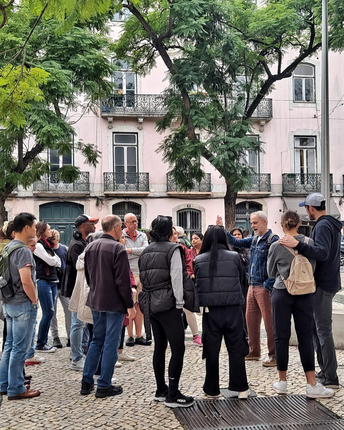 Is it a poetry show? 🎟️Is it a lecture? 👨🏻🏫Is it a tour? 😉 In a way it could be all of the above! With Francisco you’ll be sure to live an unforgettable moment with tons of knowledge and showmanship! 😎
#lisbon #freetour #walkingtour #lisbonwalkingtour #lisbonlovers