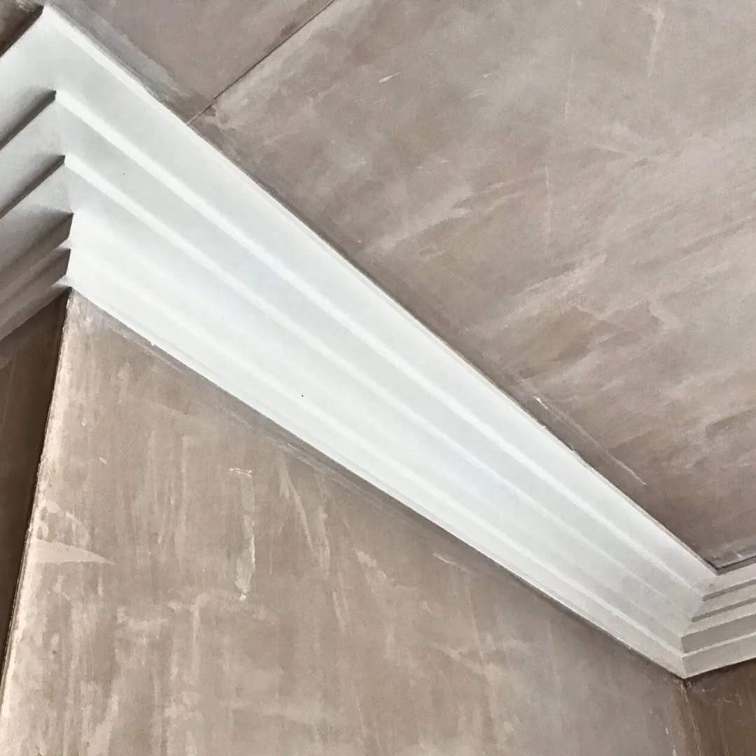 Quality is in the details.
Hand-crafted moulded plaster coving!🔍
#JBConstructionCo
#BrentwoodConstruction
#LocalBuilder
#ConstructionServices
#HomeImprovement
#DesignandBuild
#ConstructionCompany
#Brentwood
#Essex
#London #plastermoulding #plastercoving #coving #housedetails #homedetailing #homedecor #decor #beautiful #beforepic #plastering #buildingwork #billericay #hutton #ingatestone #chelmsford #upminster #hornchurch