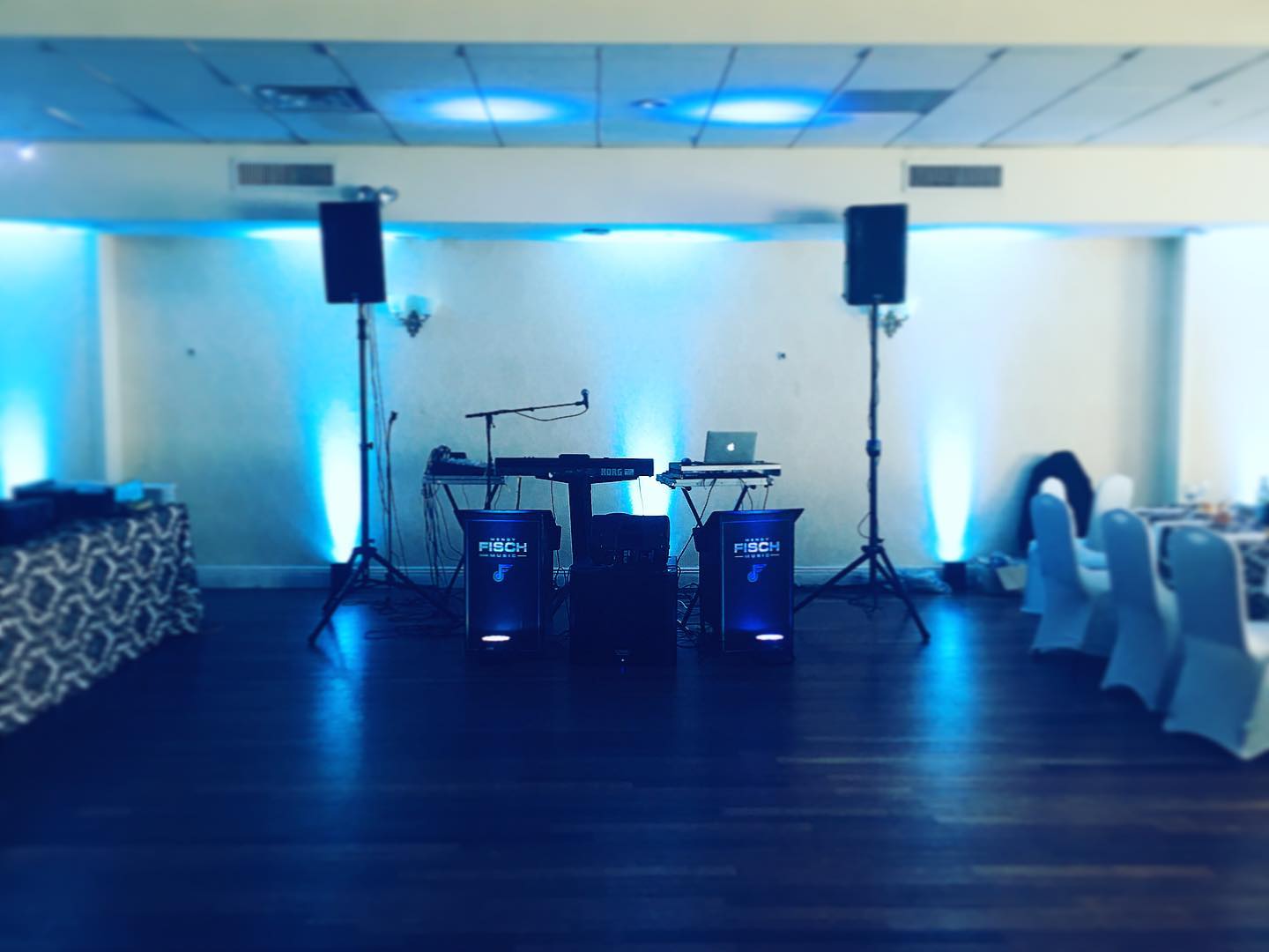 Last night’s bar mitzvah was just stunning! (w/ The Shnitzel Guys 🐔)
•
#BarMitzvah #MazelTov
•
#OnlySimchas #JewishMusic #OneManBand #Jewish #Simcha #OnlySimchas #DJ #Pa3X #QSC #AllenHeath #Shure #Weddings #Events #Frum #Heimish #BatMitzvah #SimchaSpot #YeshivaWorld #Matzav