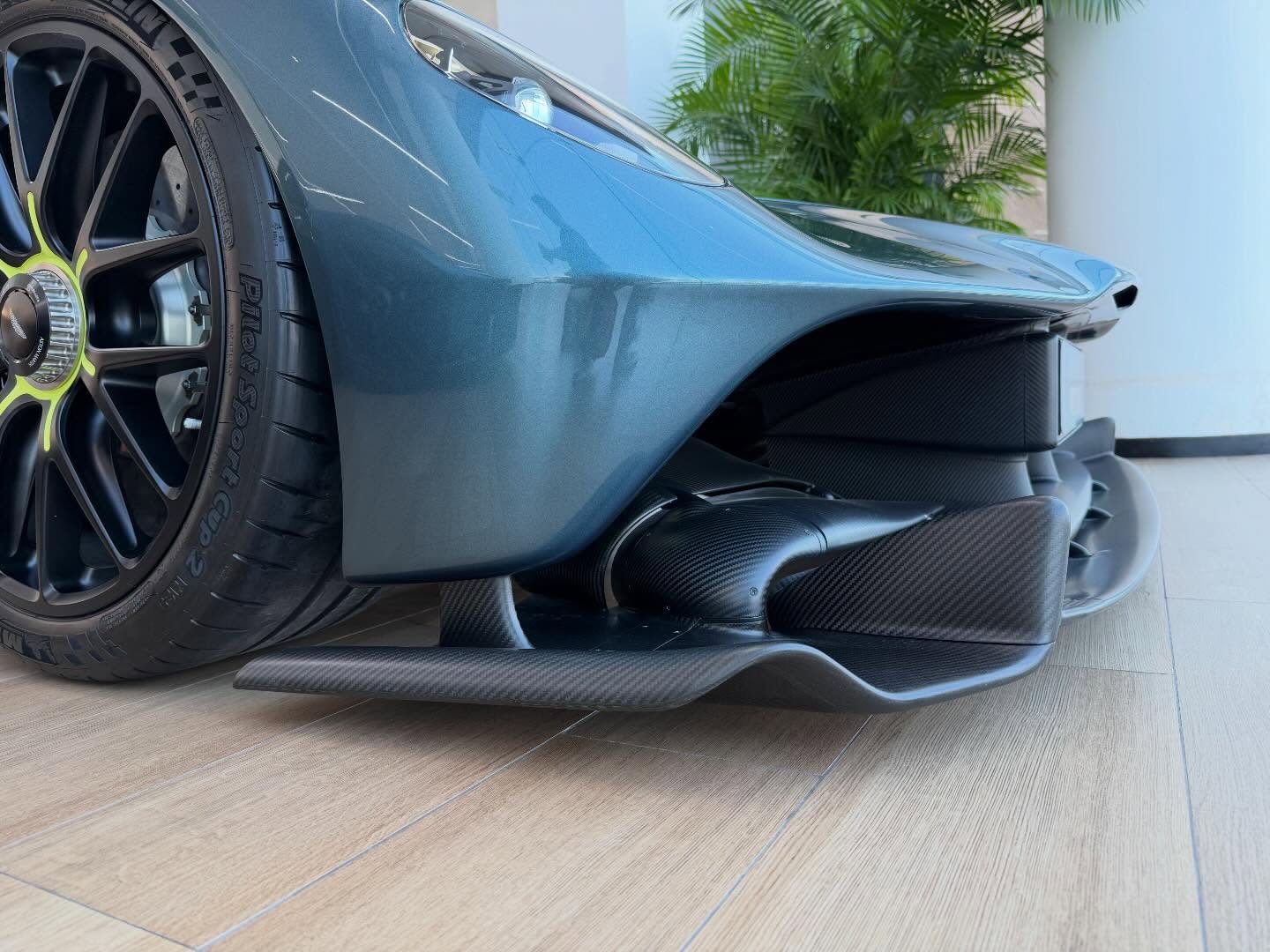 Dubai -26 pt. 3. Suomeen tuotaessa tämän nipun, arvioitu autoveron osuus: 3-8 miljoonaa euroa. Mihin tahansa muuhun EU-jäsenmaahan: 0 euroa.