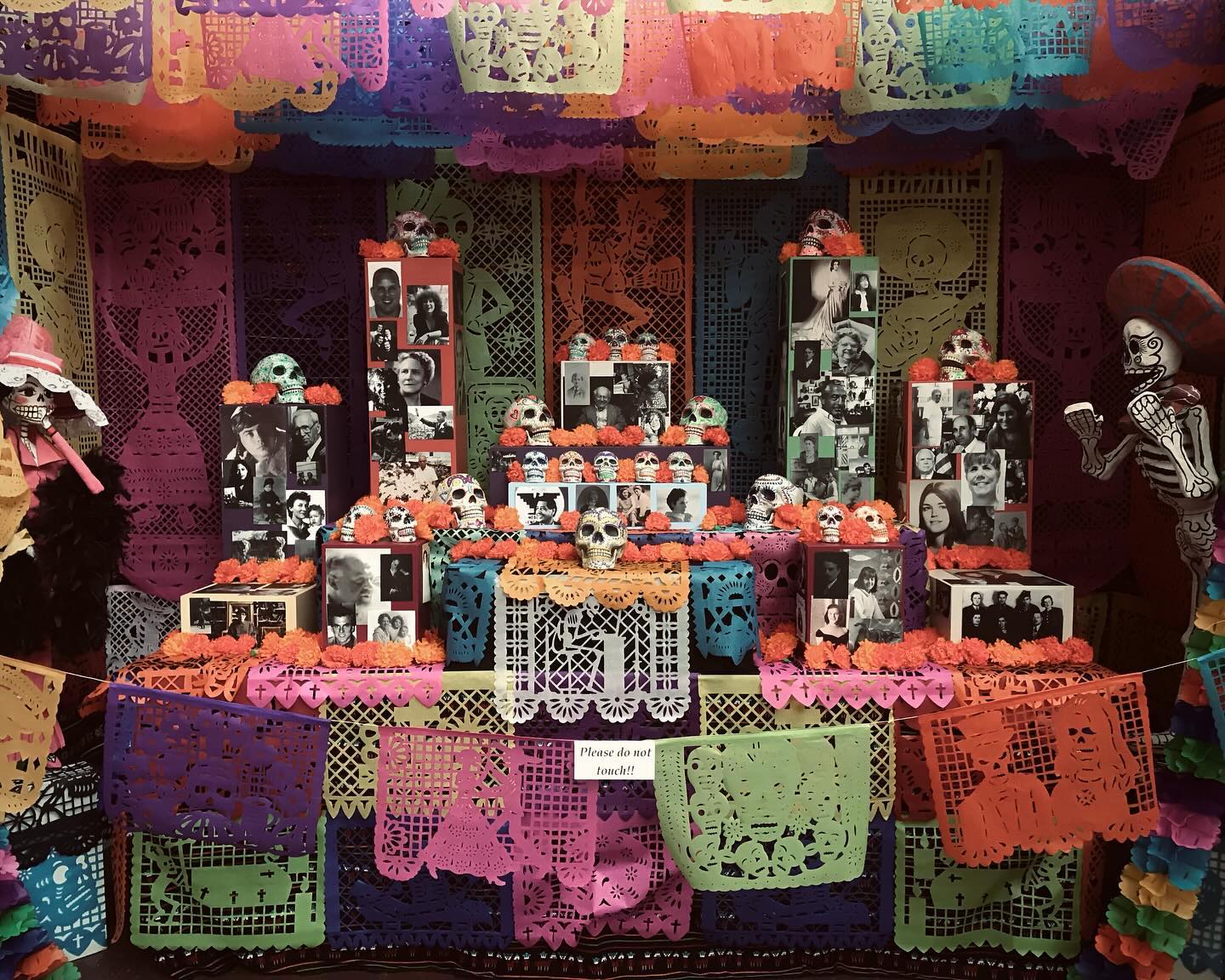Our inspiration comes from many places, but especially those places that unite with heritage and honor their culture.
#Cenizo #CenizoJewelry #DiaDeLosMuertos #Heritage