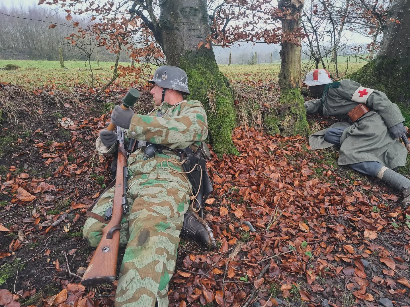 Obergefreiter Lehmann getting ready to throw a stielhandgranate at an enemy vehicle passing by. Sanitater Degen is ready for the attack on the enemy to help out the wounded afterwards.
➖➖➖➖➖➖
#krieg #reenactmentgear #ww2 #pioniere #drk #officer #germany #deutschland #austria #worldwar2 #heer #Funker #ww2reenactment #mountaintroops #gebirgsjäger #sanitäter #nonpolitical #edelweiss #gbj #gebirgsjager #reenactors #reenactment #german #soldier #sanitater #jager #ww2german #reenactor #panzeralarm
📸© @geb.jag.r.100
➖➖➖➖➖➖
🔎We are a Gebirgsjäger reenactment group stationed in the Netherlands. We mostly participate in events in Belgium, the Netherlands and Germany. If you are interested in joining our group, you can send us a message!
➖➖➖➖➖➖
© All copyright belong to their respective owners
➖➖➖➖➖➖
⚠️ This page is Non-political,
Any comment inciting hatred, discrimination or violence will be deleted
➖➖➖➖➖➖
✏ Comment and tag your friends!
➖➖➖➖➖➖
Check out my kameraden:
@gebirgs.sanitats.abtl.95
@helferinnen
@historicalwarfareinc
@the_dutch_historian
@die_gespenster
@edelweissgruppe