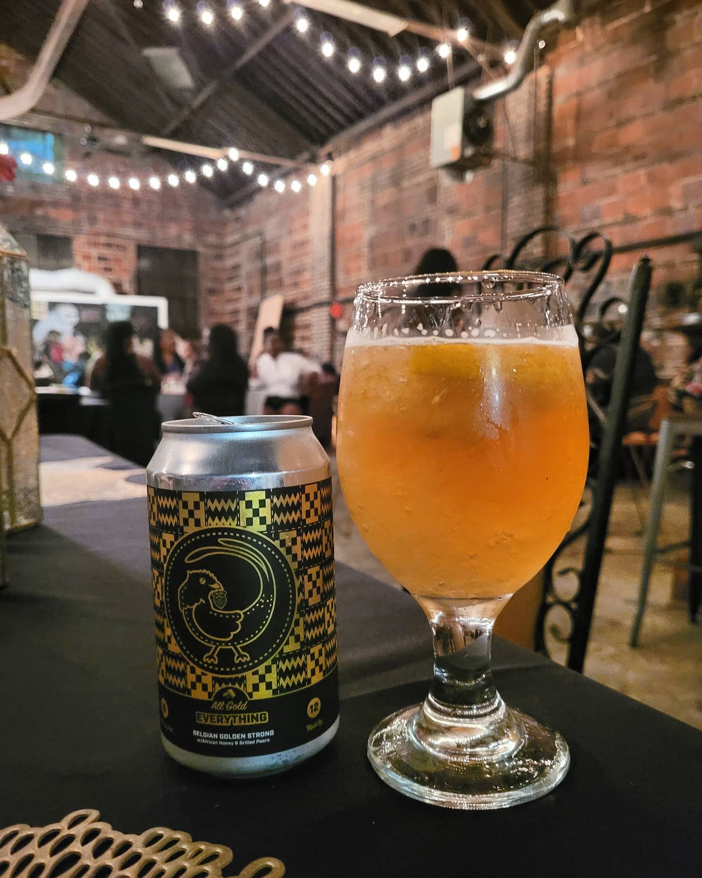 One of @biteclubdmv featured cocktails last night was an #AllGoldEverything Shandy mixed with @myzurena ginger!
.
.
.
#SankofaBeer #CultureMeetsCraft #CraftBeer #DistrictofColumbia #DrinkLocal #BuyLocal #SuppprtBlackBusiness #PremierBeer #AllGoldEverything #Cocktail #BiteClubDMV