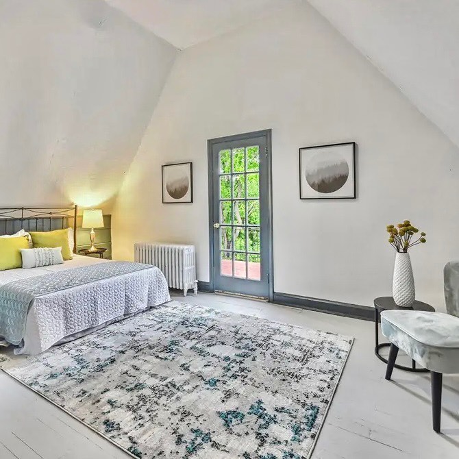 Staged to sell in DC #vacantstaging #dcrealestate #loftbedroomdecor #stagingsells