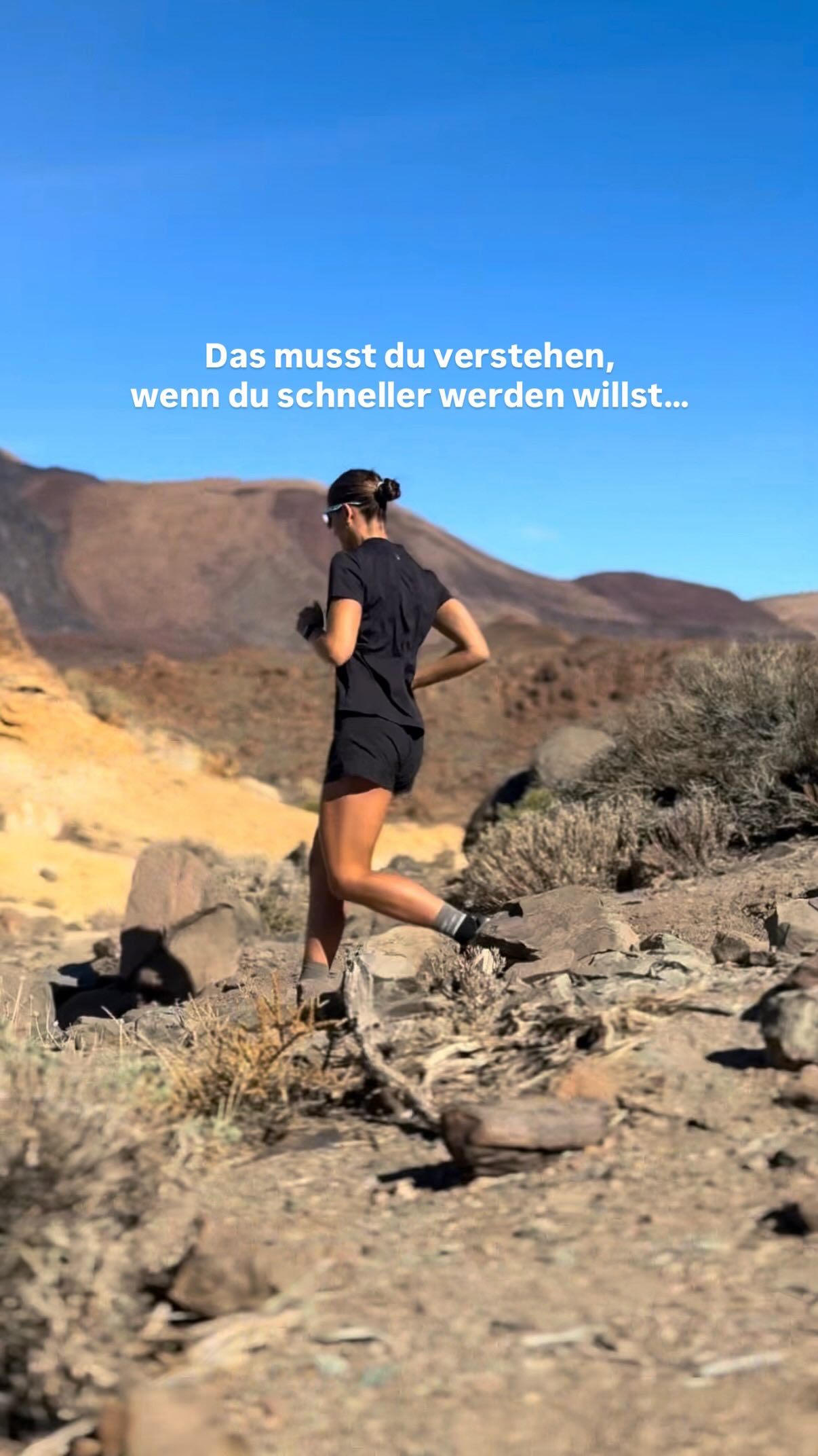 Das musst du verstehen, wenn du schneller werden willst ⬇️
Für intensives Training braucht dein Körper gefüllte Kohlenhydratspeicher (= Glykogen). Sind sie leer, sinkt die Trainingsintensitat - und damit auch der Trainingsreiz. Fortschritt wird langsamer, nicht, weil du zu wenig willst“, sondern weil Energie fehlt.⚡️
Auch für die Regeneration spielen Kohlenhydrate eine zentrale Rolle: Erst wenn ausreichend Energie vorhanden ist, kann der Körper Proteine gezielt für Reparatur- und Aufbauprozesse nutzen. Fehlen Kohlenhydrate, werden Proteine teilweise zur Energiegewinnung verbrannt - unabhängig davon, wie hoch deine Proteinzufuhr ist.
Kurz gesagt:
• Kohlenhydrate ermöglichen hartes Training.
• Sie unterstützen Regeneration.
• Und sie machen Protein überhaupt erst richtig effektiv.
Wenn du langfristig stärker, schneller und belastbarer werden willst, sollten sie einen festen Platz in deiner Ernährung haben. 🙌🏼
Folge mir für Infos rund um Sporternährung @franziska.hadaschik 💪🏼☺️
#sporternährung #laufen #halbmarathonvorbereitung #marathonvorbereitung #running