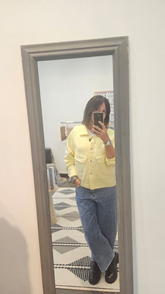 🌟 Couleur chaude ou froide ?
Depuis plusieurs semaines je vous parle de la colorimetrie ...
Cette saison dans les collections mode beaucoup de couleurs 🌈. Il est preferable de porter les bonnes couleurs pour avoir bonne mine ( sans makeup 😉)
La veste que je porte est elle un jaune chaud ou froid 💛💛💛🤫🙄?
Hâte de lire vos reponses 🤩
✨️ La veste Nerina existe en jaune, rose et ivoire
🛍 Elle est disponible en boutique à Lyon 6
32 rue Ney (metro masséna)
📍Envie d'en savoir plus sur la colorimétrie 👇
www.apparence-avantapres.fr
Belle soiree
#colorimetrielyon #diagnosticcouleur #lyon