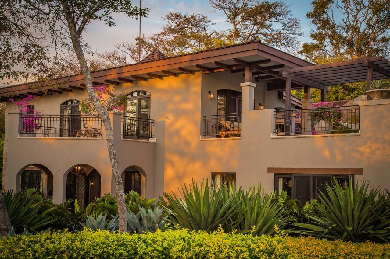- Villa Wild Indigo, this house have an architecture of Southern Spain and Morocco. This house is perfect for the luxury vacations that you have always dreamed.
.
.
.
.
.
.
.
.
#beautifuldestinations #instatravel #amazingtrips #photos #photograph #worlderlust #worldplaces #wishlist #fantasticview #worldwide #exploringtheglobe #travellife #world #bestvacations #vacacionhouse #beachlifestyle #indigohousecr #peninsulapapagayo #luxuryhouse #moroccodesign