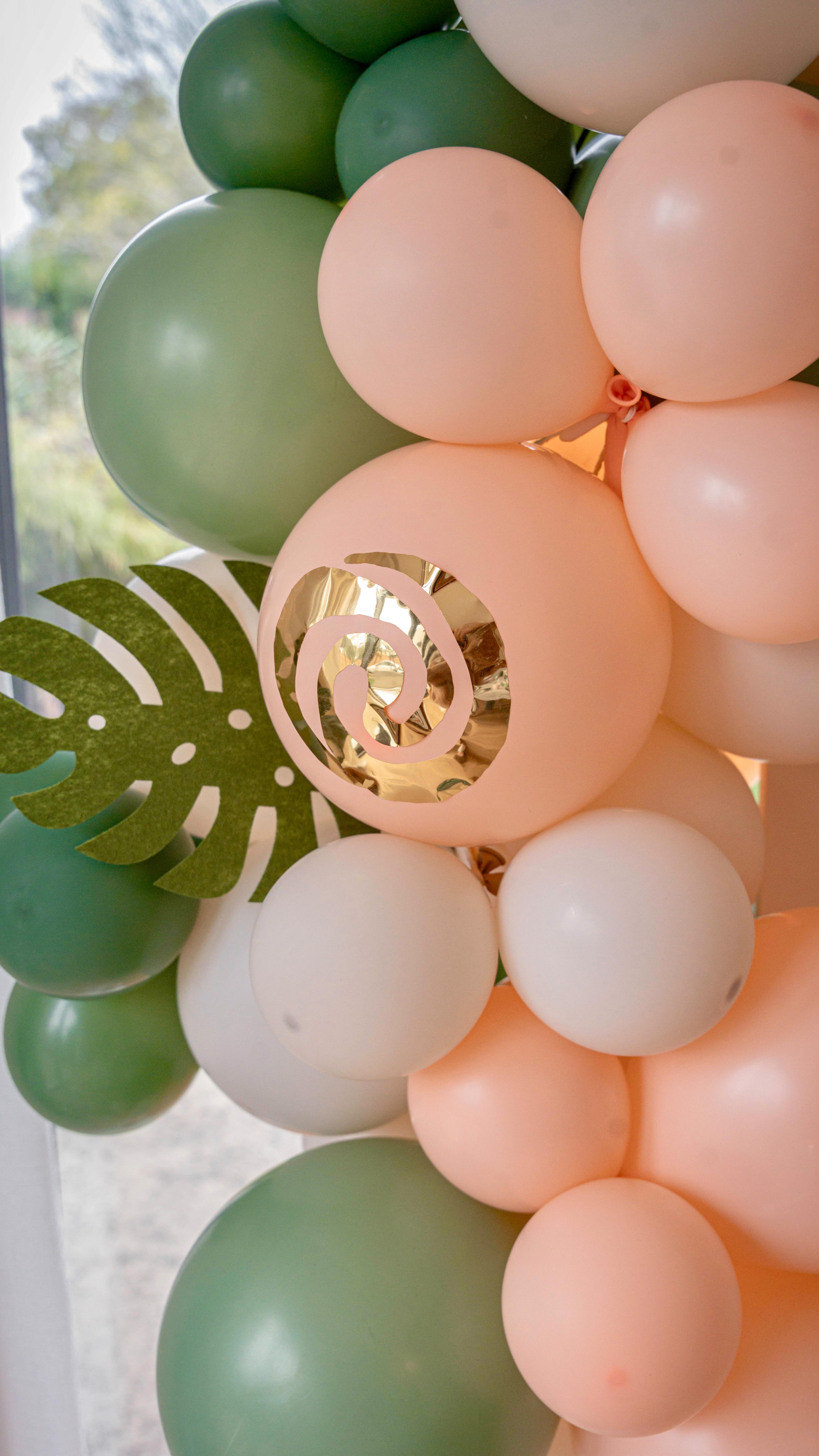 Un décor XXL pour des souvenirs plein la tête 🥥
Si toi aussi tu as envie d’une décoration personnalisée pour fêter ton anniversaire, pour la baby Shower de ton amie ou pour ton mariage : écris moi à Jalmaevent@gmail.com et raconte moi ton projet 🐚
#event #jalmaevent #anniversaire #decoration #decorationevenementielle