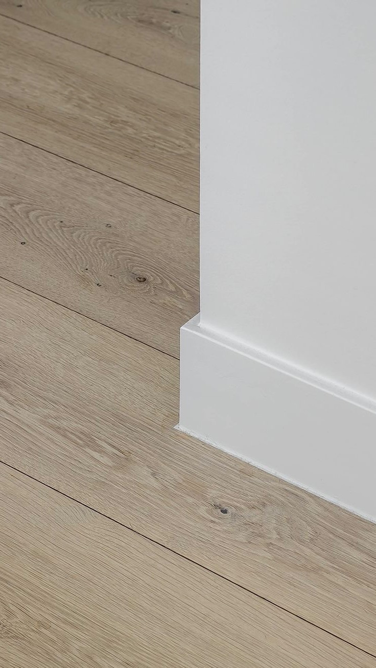 Benieuwd naar de mogelijkheden voor jouw woning? Bekijk het aanbod op onze website: www.prorandafwerking.nl π»ππΌ #prorandafwerking #plinten #team #bouwvak #vakwerk