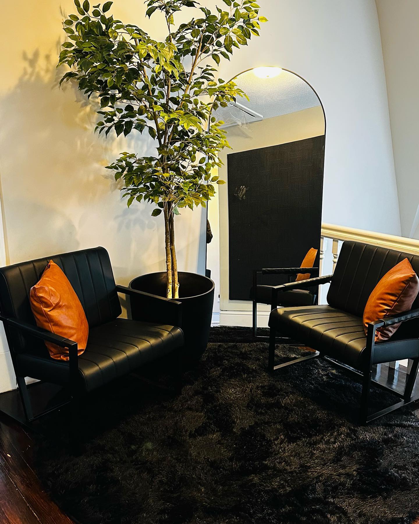 The rug and pillows definitely make this space complete. 😍