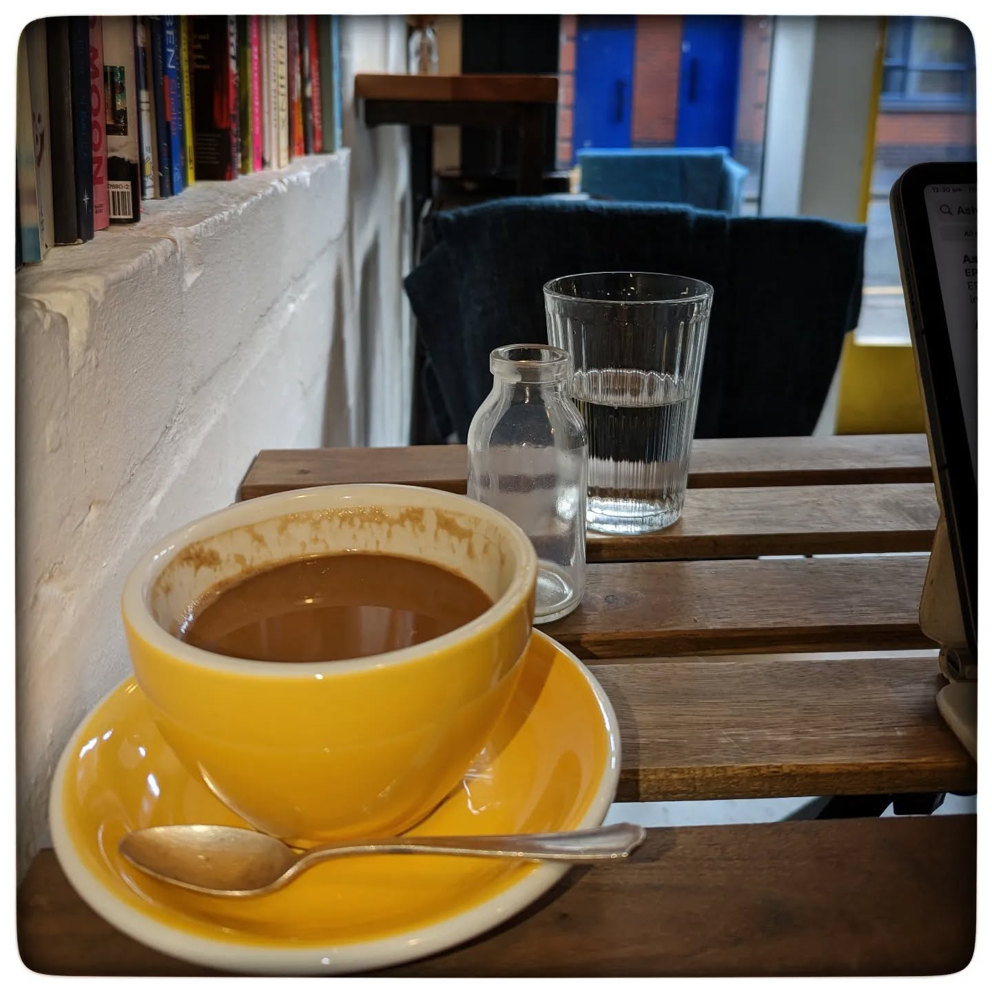 Oooh I may have found mynew favourite coffee shop!
Free water on tap, well a jug actually
All the milks you could want
Fab coffee
Reasonable prices
Nice atmosphere
Lovely people
#coffee
#coffeeshop #cafe #coffeeshopworker #birminghamlife #thisisbrum #lovebrum #jewelleryquarter