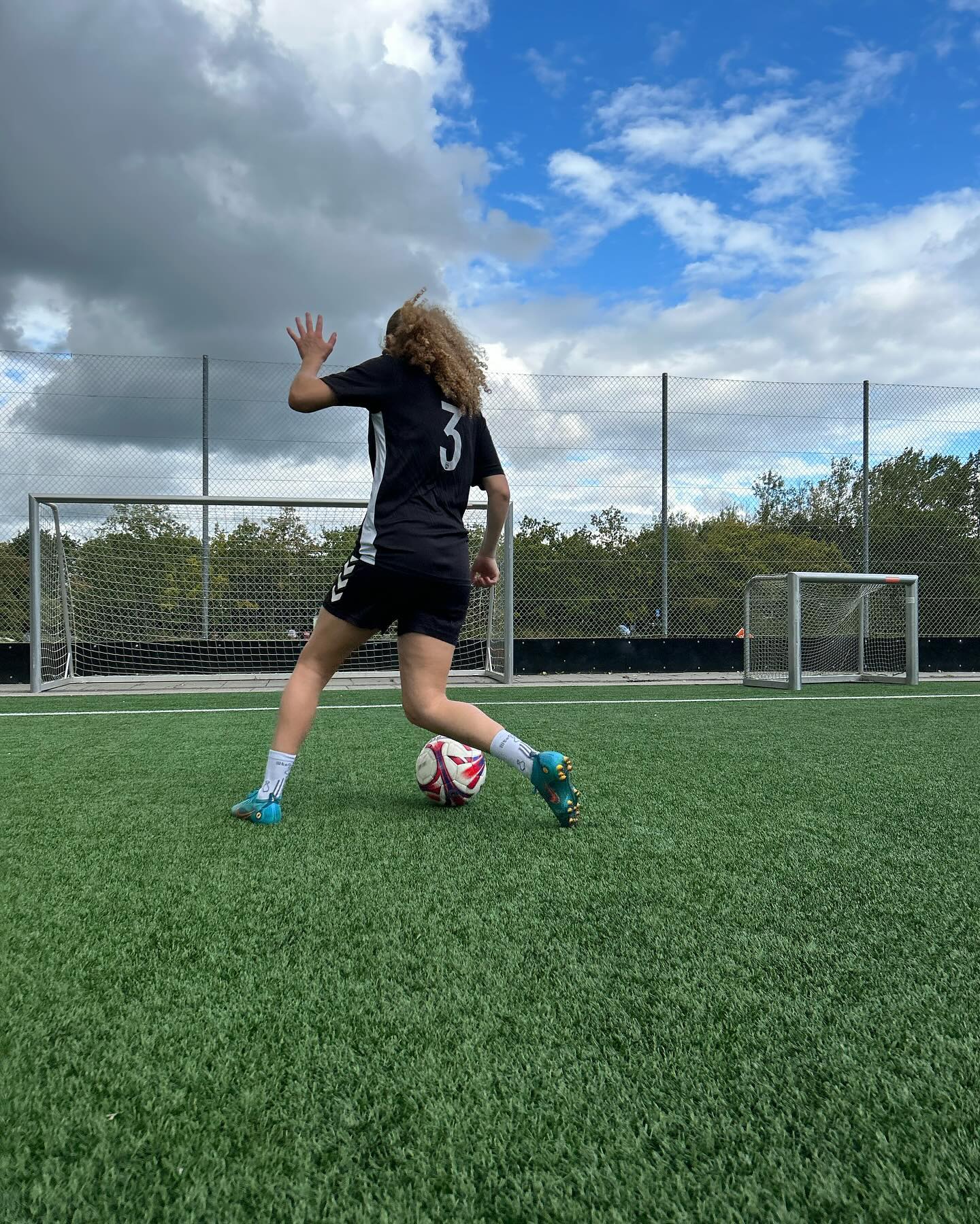 Træningspas med talentfulde Maja✨fra SilkeborgQ’s U16 piger‼️som altid en kæmpe fornøjelse Maja⚽️🙌🏻✨