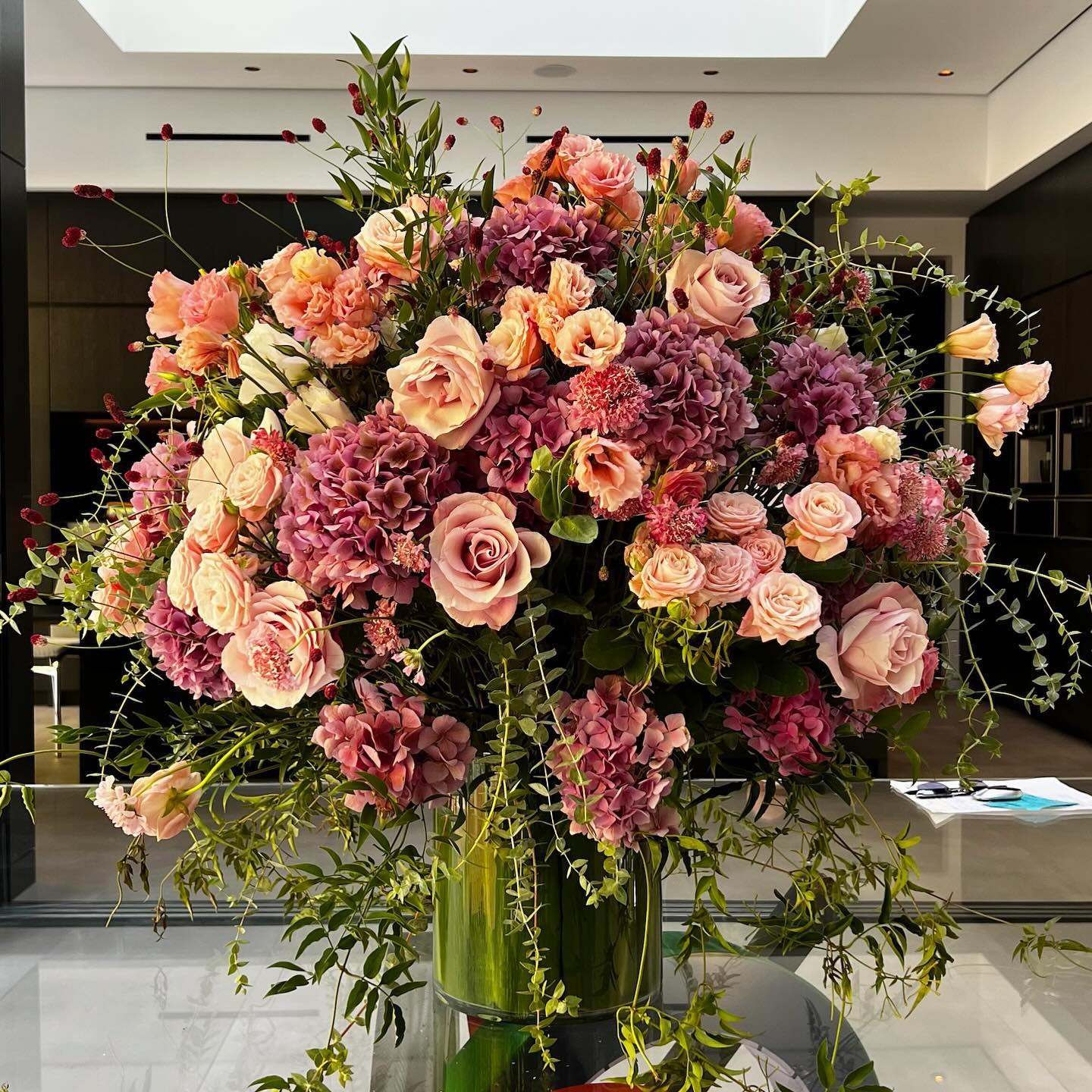 Pink paradise found! 🌸✨This flower arrangement features a romantic medley of hydrangeas, roses, lisianthius, spray roses, and escabiosas in soft, feminine hues. The vines cascading down the sides add a whimsical touch. #flowerarrangement #pinkflowers #floraldesign #botanicallove”