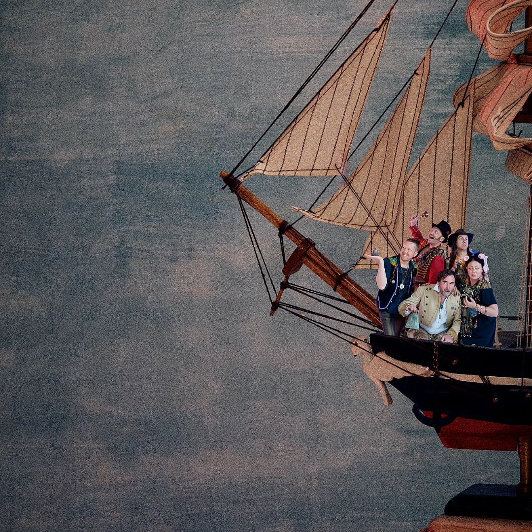 Wild weather is on the horizon. We're heading for the protected ports of @lomondhotel this Sunday, 1st of June.
Come join us for a Sunday Session that will go down in legend.
Doors from 5pm
Hot food, Cold Guinness
Kid friendly, Silliness expected.