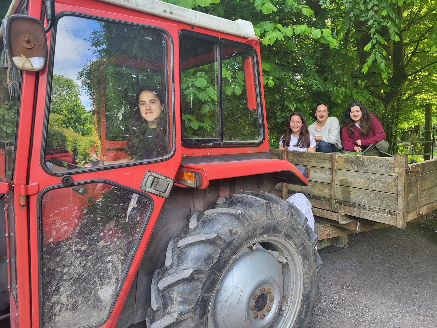 Hard at work on the farm ๐ฎ๐ชโ๏ธ