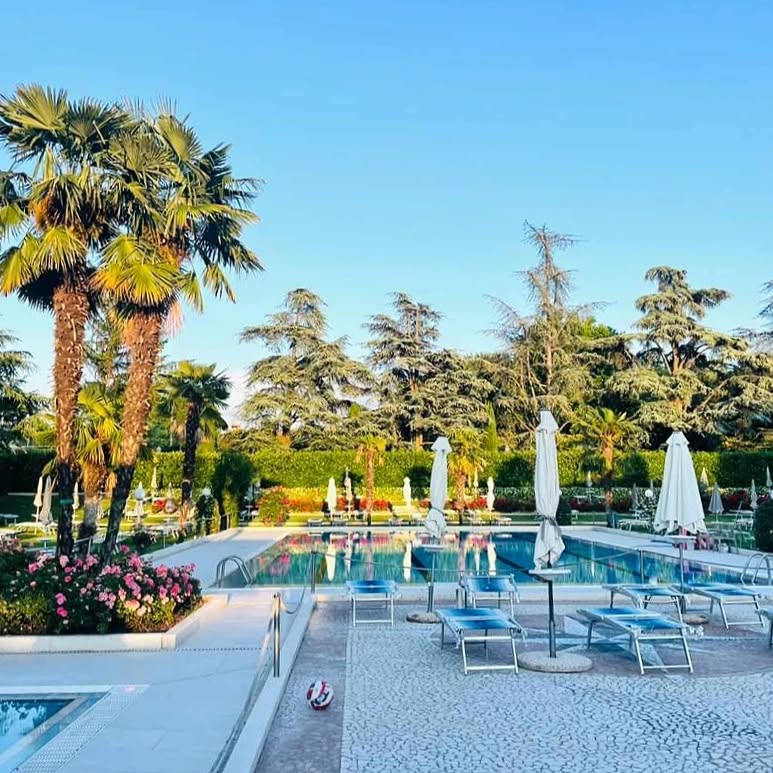 Atmosfera suggestiva con le prime luci del mattino che si rispecchiano sulla nostra piscina 💆
⚠️QUESTA SETTIMANA, DA OGGI A VENERDÌ 31, APERTURA POMERIDIANA 14.30 - 19.30.
💥INGRESSO IN SUPER PROMO A SOLI 6€!
🏖️ACCESSO DIRETTO SENZA PRENOTAZIONE.
Ti aspettiamo!
.
.
#piscinegreenclub
#estategreenclub
.
.
#modenahospitality #piscinaamodena
#piscinaestiva #estateinpiscina #estateitaliana #estateincittà #summer2024