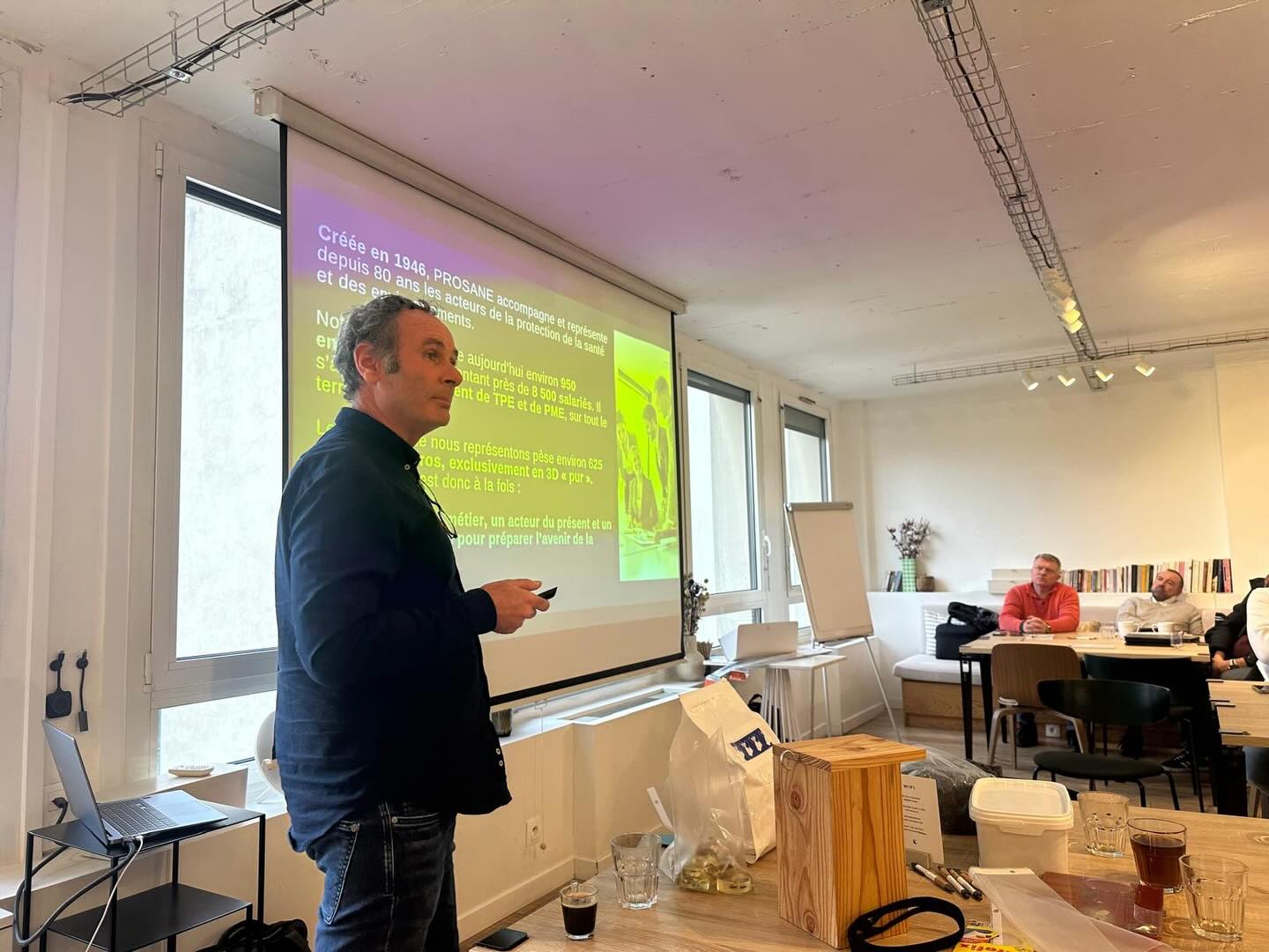 🔬 PROSANE à l’Atelier Technique Biocinov
PROSANE a eu le plaisir de participer aujourd’hui à l’Atelier Technique Biocinov à Paris, une journée riche en expertise, en retours terrain et en échanges entre professionnels du secteur.
Un grand merci à Biocinov pour l’invitation et l’organisation de cet événement de qualité et tout particulièrement à Hugo Cahez 🙏
Nous sommes ravis d’avoir pu présenter PROSANE lors de l’intervention de l’après-midi, à travers la voix de notre vice-président JEAN PAUL DUFRENNE. Une belle opportunité de partager notre vision et nos solutions avec des acteurs engagés de la filière.
Bravo également aux intervenants pour la qualité des ateliers proposés :
🪳 Atelier blattes
🐁 Atelier proofing rongeurs
💬 Et de nombreux temps d’échange constructifs tout au long de la journée
Ces rencontres sont essentielles pour faire avancer ensemble nos métiers et renforcer les synergies entre partenaires.
Au plaisir de poursuivre ces échanges très prochainement !
#Biocinov #PROSANE #AtelierTechnique #LutteAntiparasitaire #Partage RéseauProfessionnel