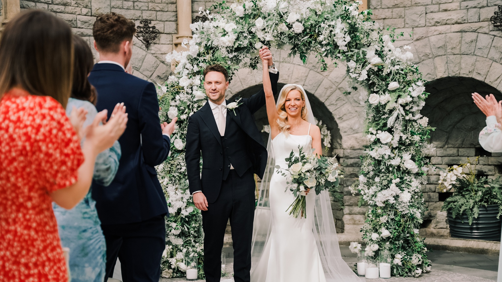 Throwback to the gorgeous wedding of Abi and Adam 🥰
Venue // @tortworth_court_weddings
MUA // @caleysoulmakeup
Hair // @hairbylucyphelps
Flowers // @etiquetteeventhire
Photo // @matttylerphoto
Band // @allthefeelslive