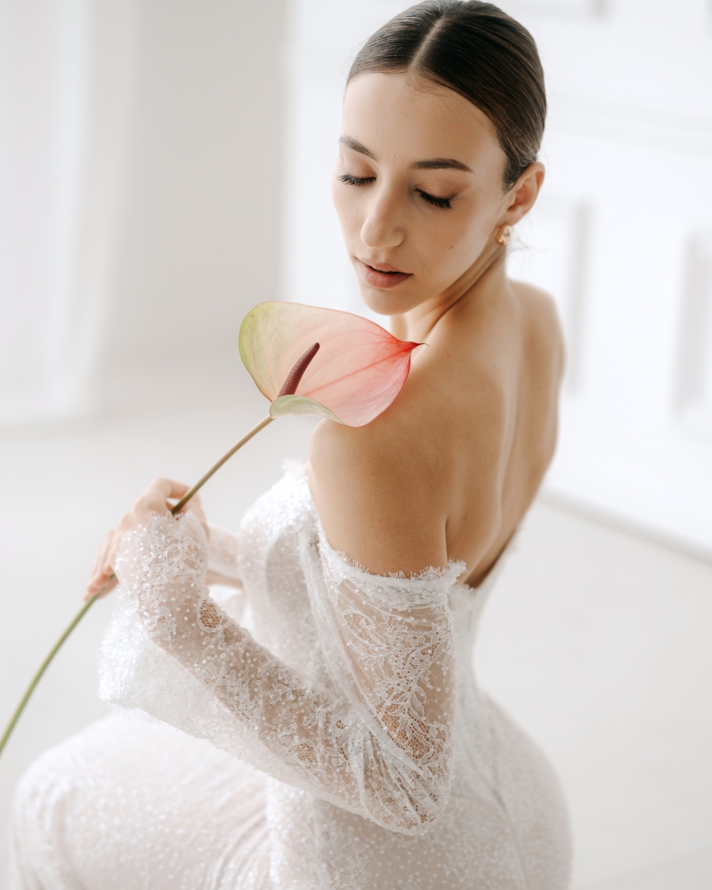 Magic Bride ✨
styling: @lisa_ly_make_up
bridal gowns: @ohlovelydress
Dress: SERENA
bridal rings: @juwelier_austermann & @ring_atelier.de
Bride: @angelinandrienkoo
Video-/photographer @thoselittlethings.de
Photographer @duering.weddings