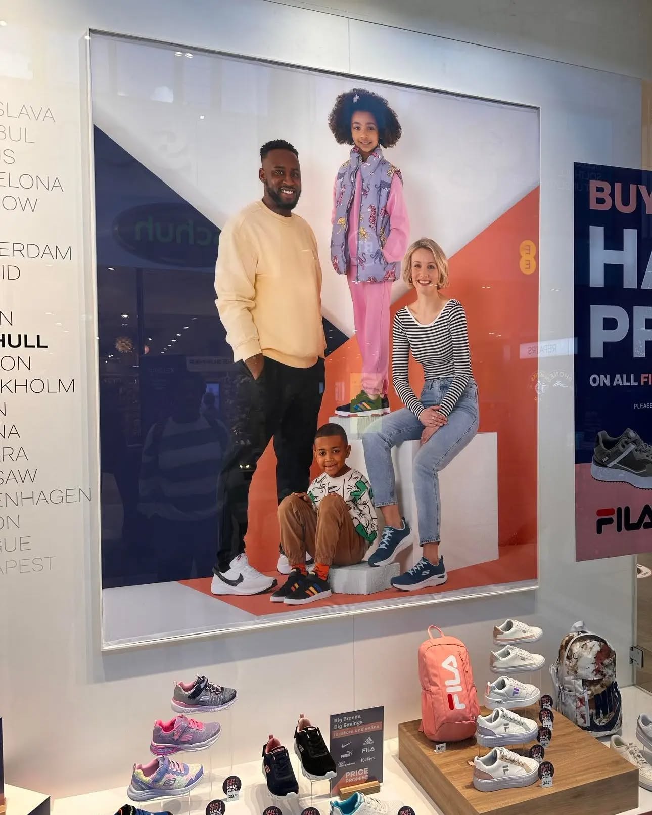 Might see some of the @deichmann_uk spring campaign dotted about. 2 great days working with the team at Deichmann on stills and shooting a TV commercial.
Agent: @nemesiscommercials
.
.
.
.
#springcampaign #deichmann