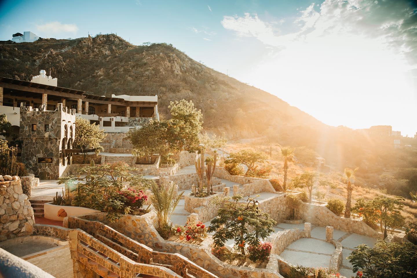 Unlike any other hotel in Mexico book with us & come see our unique design & architecture inspired by the castles of Ireland 🇮🇪
.
.
.
.
.
📸: @celestus_studio
#castilloblarneyinn #cabosanlucas #cabo #loscabos #boutiquehotel #relax #cabolife