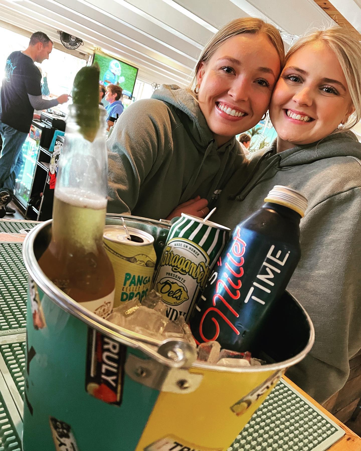 Come get your last bucket of beer for the season! #lastweekend #catchmeonthedeck #hooksogt