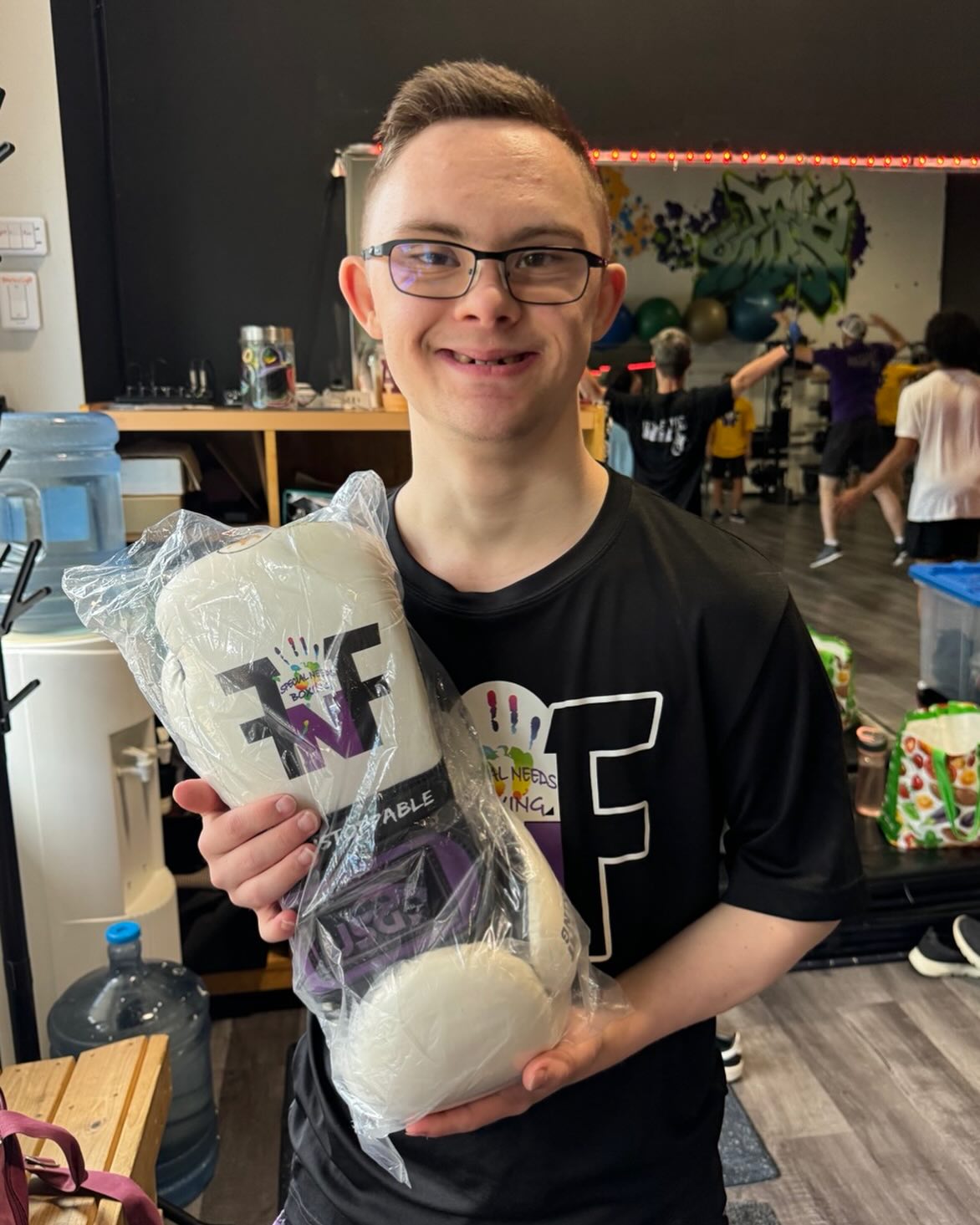 Gloving up another athlete.
Building confidence.
Creating smiles.
Changing lives.
Everyone deserves a place to feel strong, supported, and proud. Thank you to everyone who supports our mission. 🙏🏽 🥊@fiercenfitboxing
It takes more than just the fighters to build a Fight Family.
www.fiercenfitboxing.com
#fiercenfitboxing #specialneedsboxing #aplaceforall #volunteer #donate