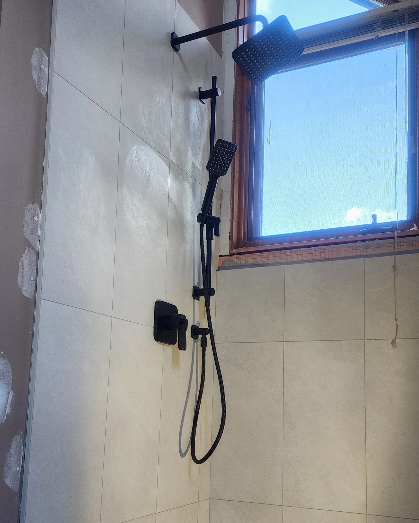 A riobel set up in black.
Some finishing before the contractors get the glass up.
I do like the black finish, however is does scratch VERY EASILY, thus I am very carefull when installing this type of finish.
#plumber #plumbing #contractor #construction #renovation #gasfitter #tradesman #journeyman #seatosky #Whistler #Squamish #westvancouver #Vancouver #builders