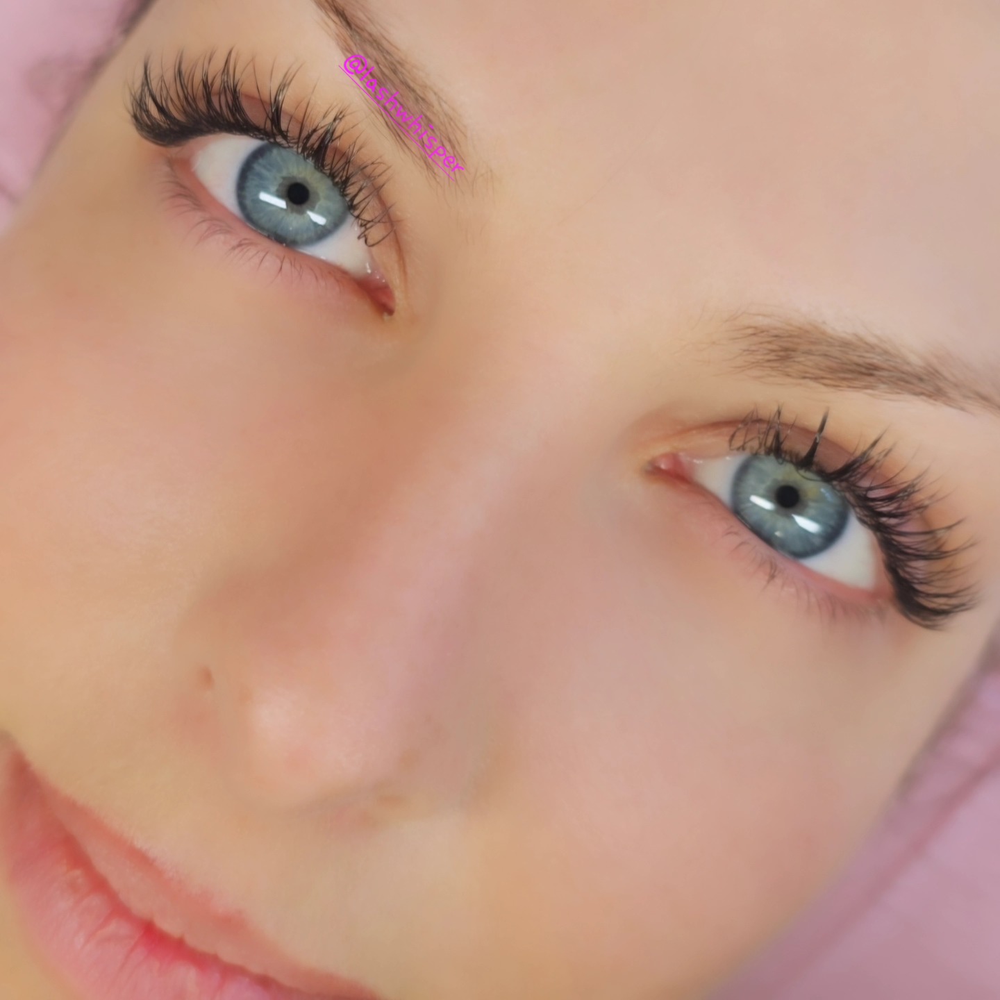 #ellipselashes #whispylashes #flatlashes #eyelashextensions #lashextensionsalon #beautysalonhamilton #beautysalon #hamiltonontario