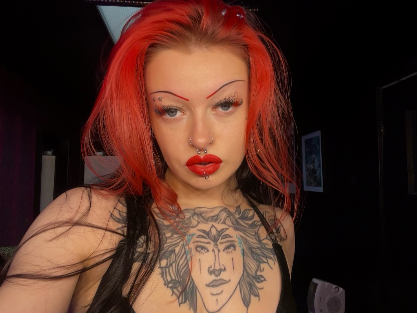 Heavy eye contact makes me w_t