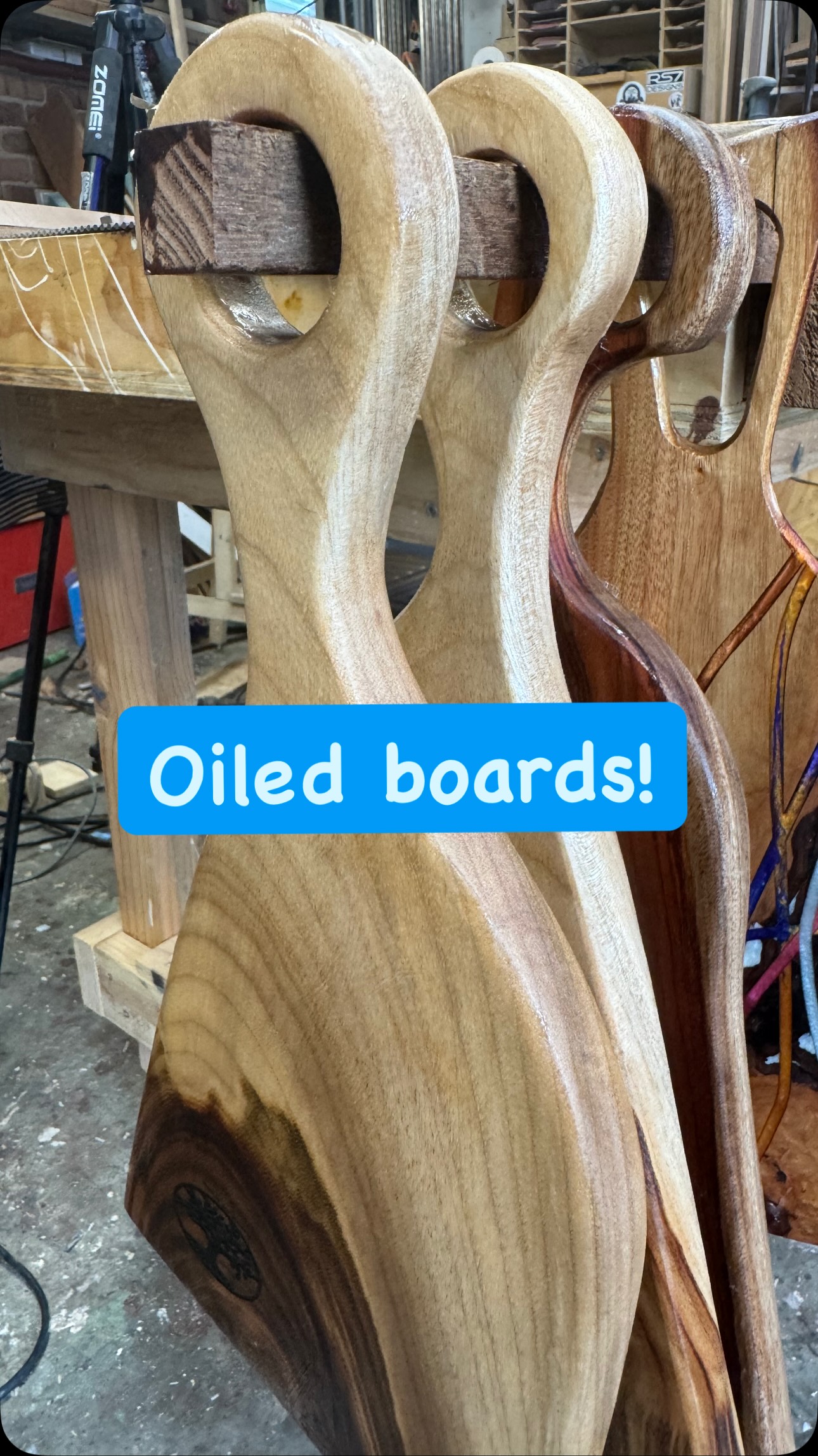 Love this stage adding the board wax, will let it cure and get them out ready to go to@their new homes! #makersgonnamake #charcuterie #bespoke #shoptime #handmade