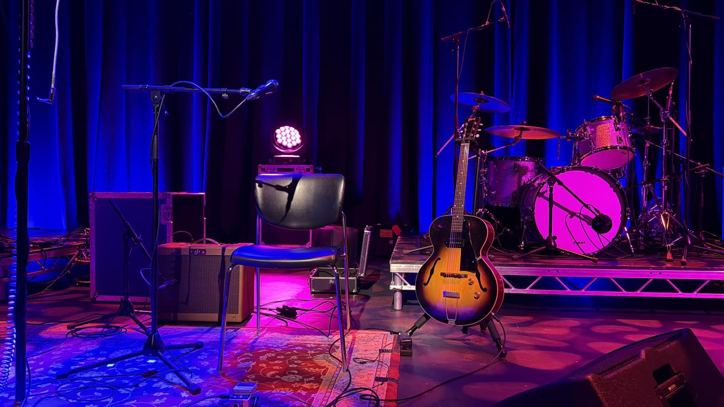 Soundchecked and raring to go at The Fire Station for gig number 3 opening for @joanneshawtaylor .
Joanne is in good health and sounding awesome so tonight is looking to be a great night!