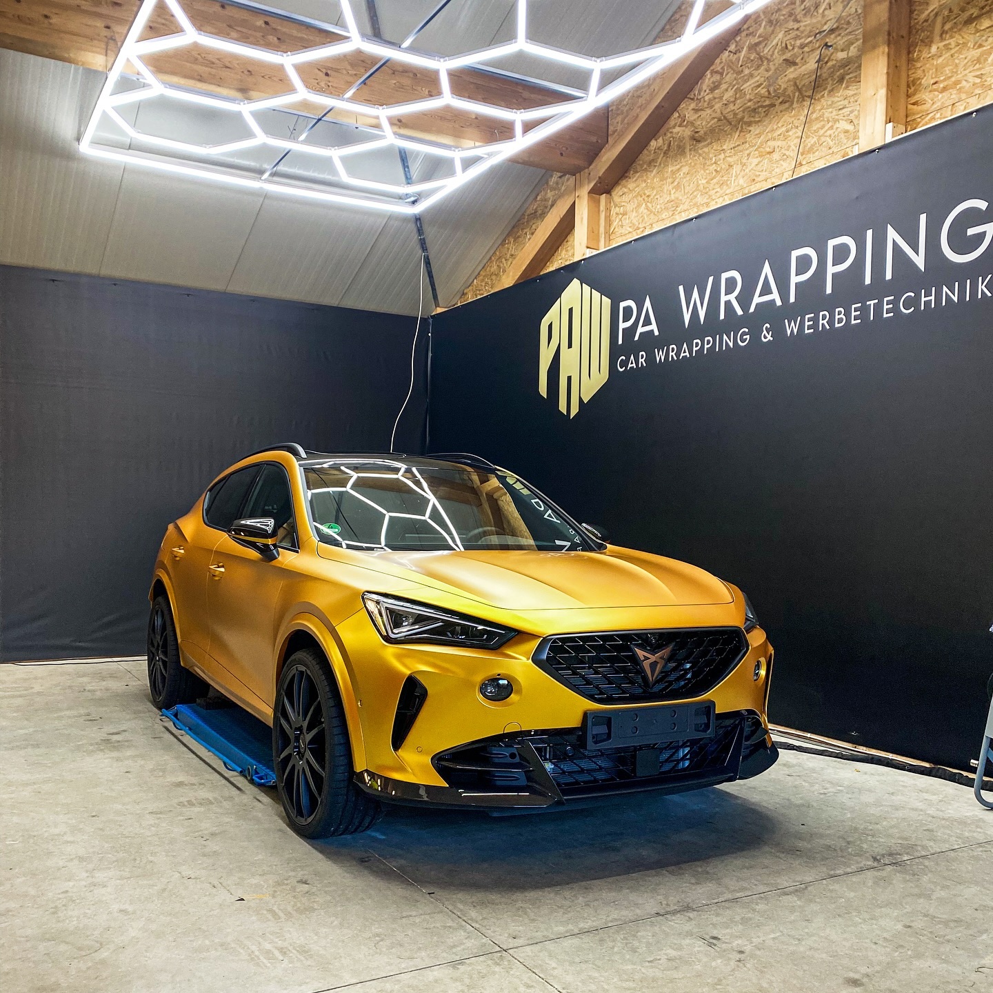 Cupra Formentor VZ5 🔥
.
.
.
#pawrapping #carwrapping #wrapping #wrappedcars #folierung #lowered #static #stance #vollfolierung #suv #cuprasport #wraplove #customcar #airlift #curpaformentor #ravensburg #formentor #vag ##tuningworldbodensee #cupra #cupraformentorvz5 #beklebung #foliert