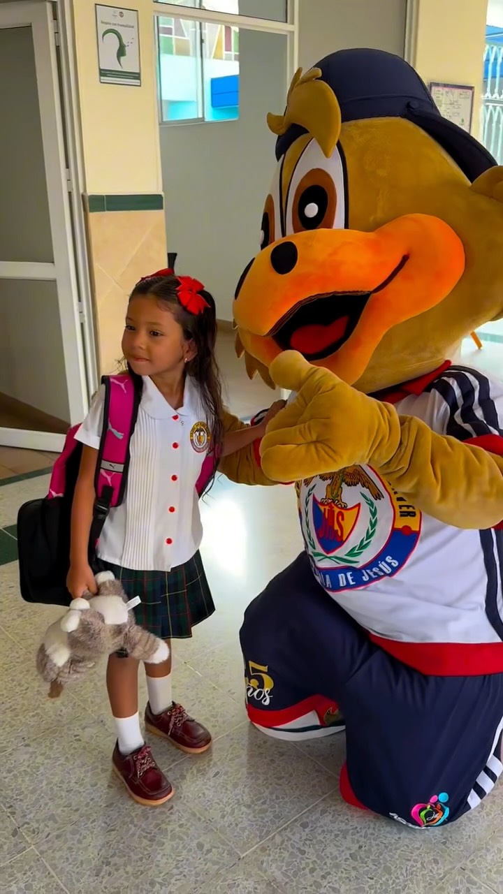 ¡Bienvenidos Neoclaverianos! 💙
Estamos muy felices de recibirlos en nuestra #FamiliaClaveriana para comenzar un nuevo año que estará lleno de aprendizajes que inspiran, retos que fortalecen y amistades que marcarán sus vidas.
Cada paso que daremos será parte de una historia que construiremos juntos. ✨📚
#SembramosValoresCosechamosFuturo #BievenidosClaverianos #Inducción #PrimerDía #RegresoAlCole #inicioañoescolar